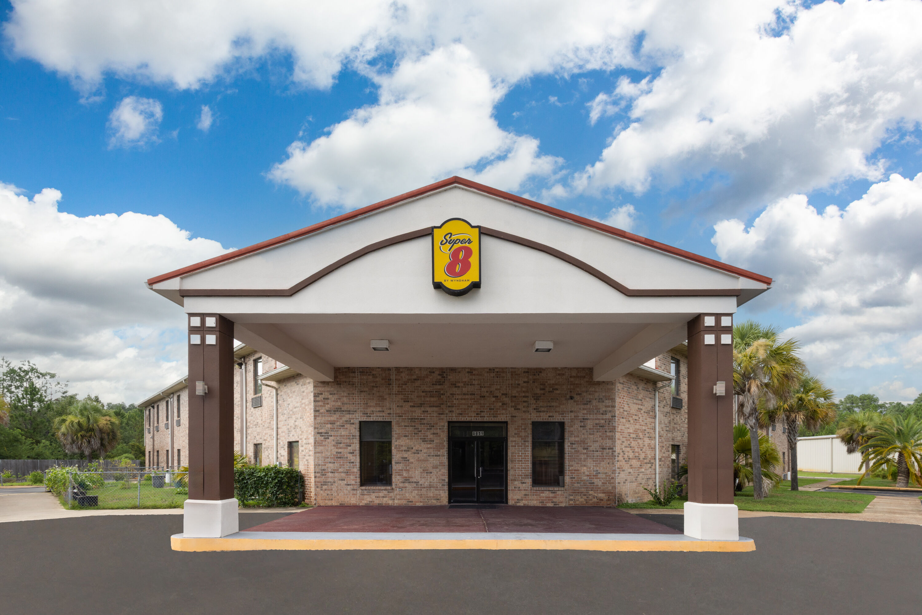 Exterior Day Image of Super 8 by Wyndham Pascagoula hotel in Pascagoula, Mississippi