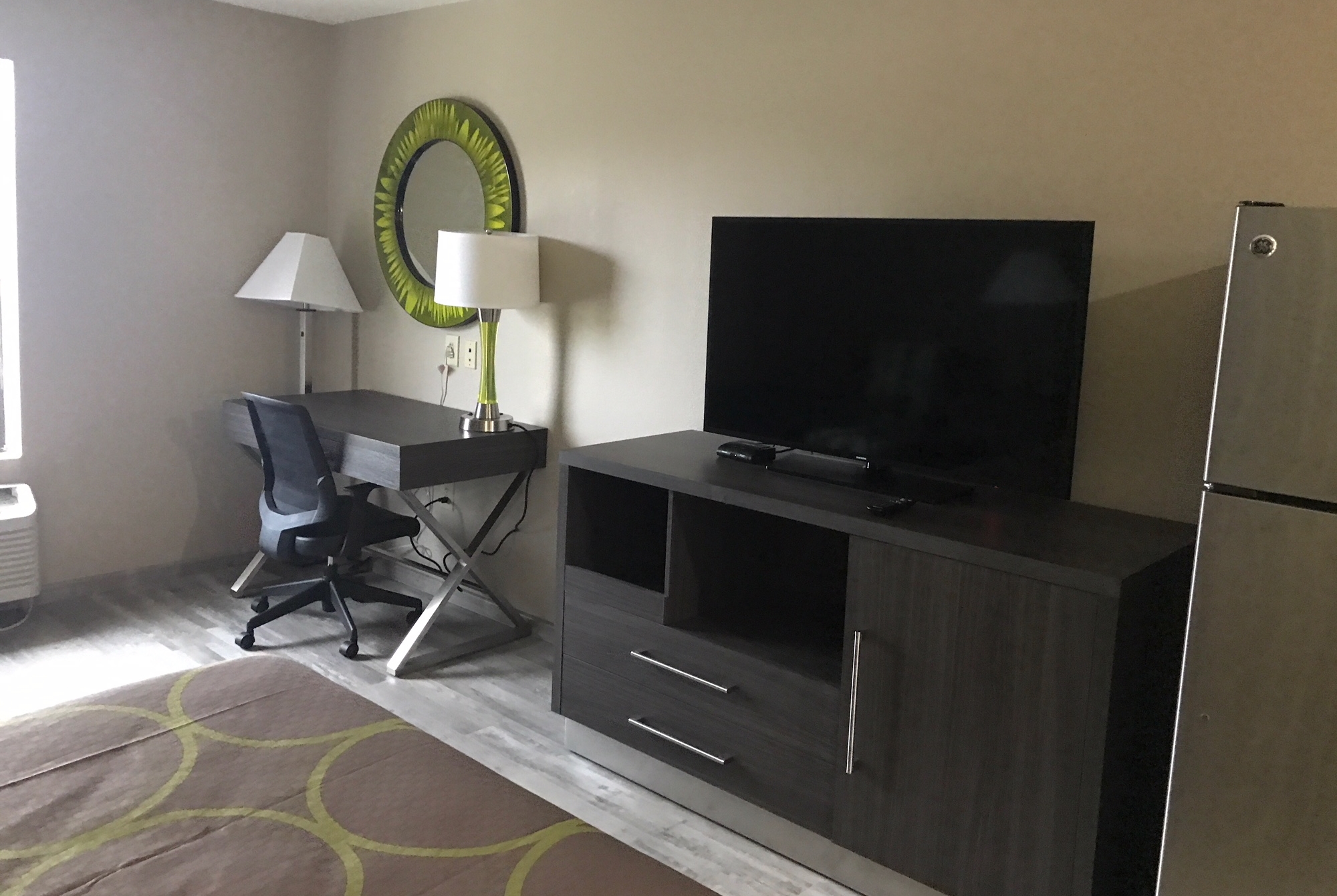 Guest room at the Super 8 by Wyndham Pascagoula in Pascagoula, Mississippi