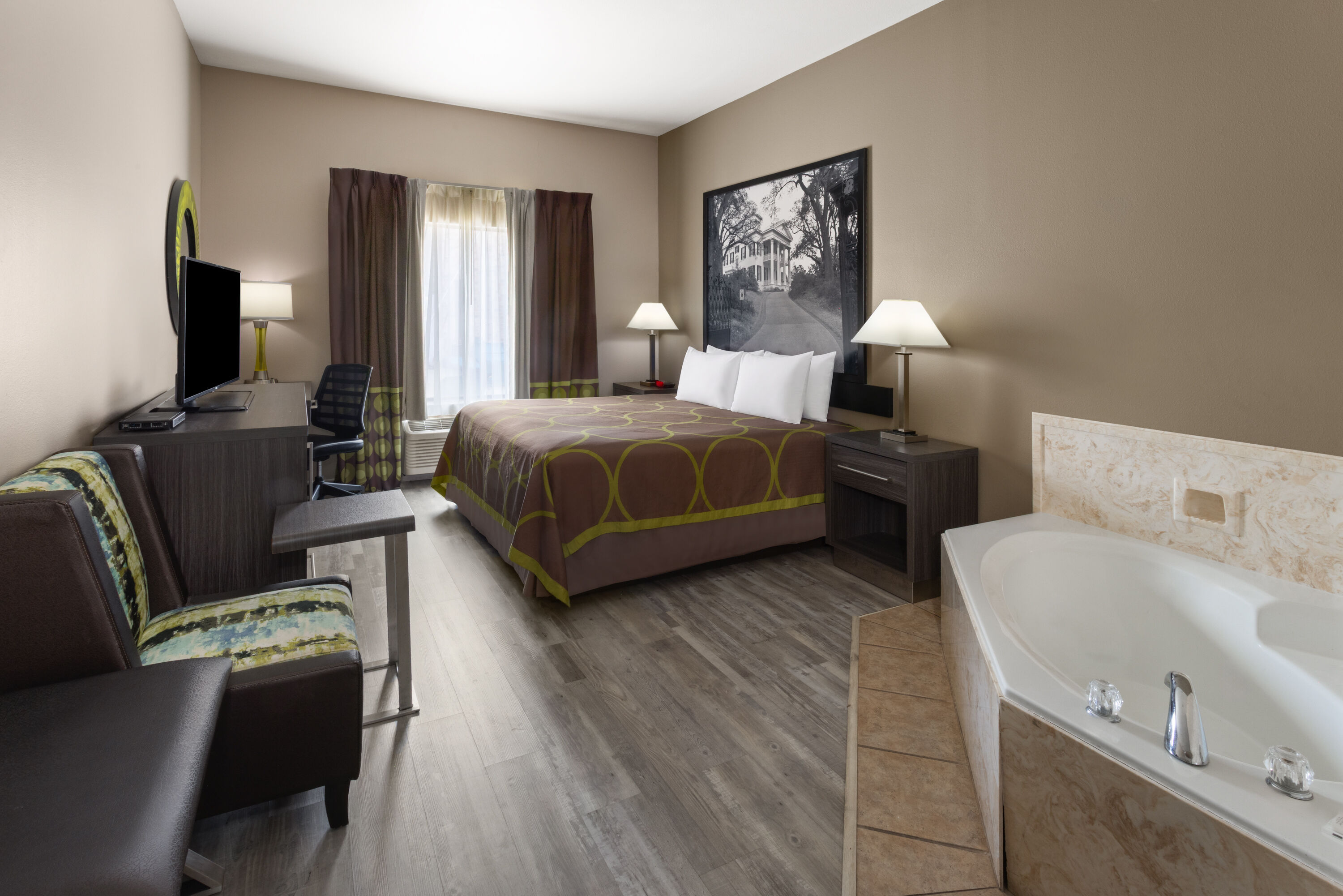 Super 8 by Wyndham Pascagoula hot tub suite in Pascagoula, Mississippi