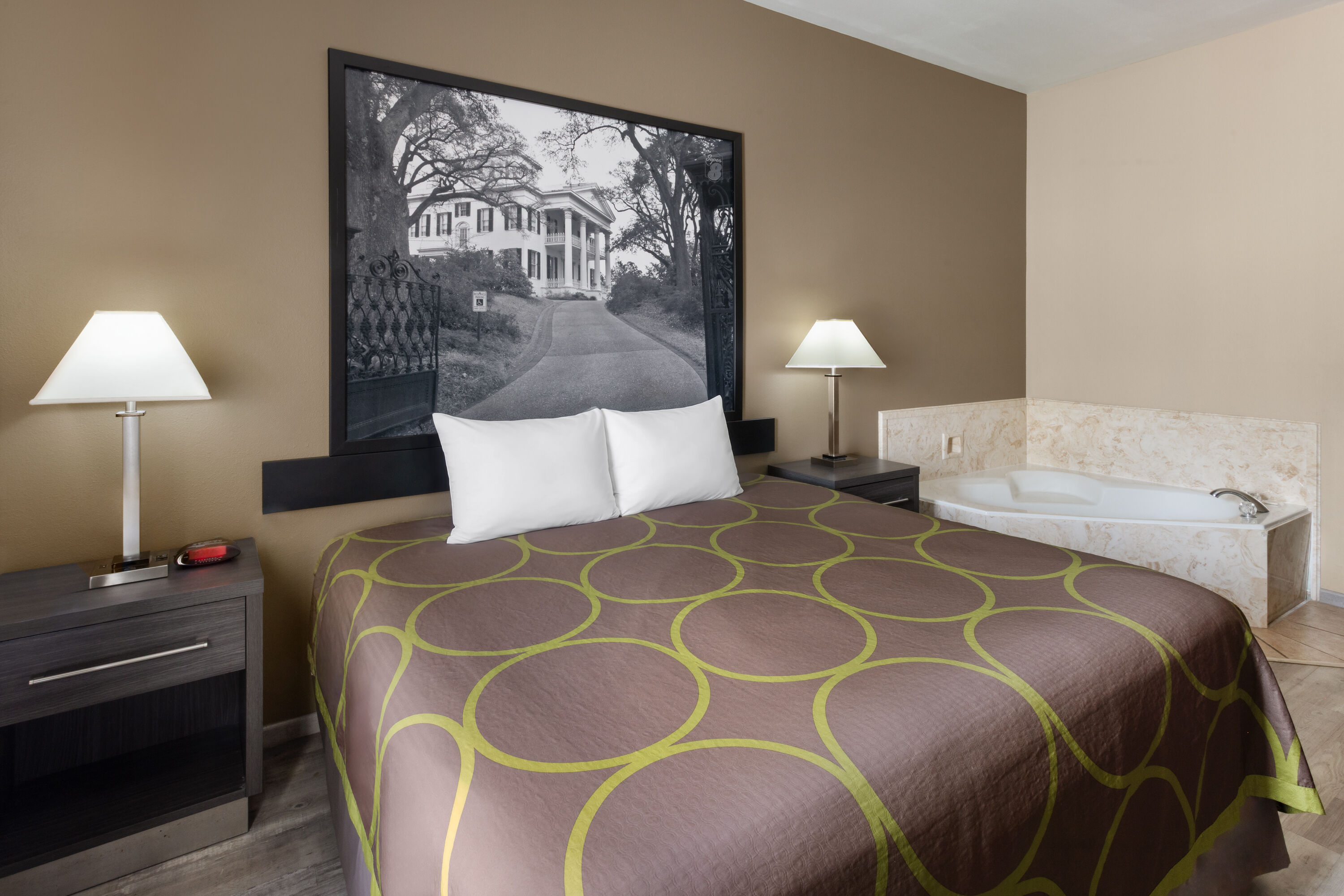 Super 8 by Wyndham Pascagoula hot tub suite in Pascagoula, Mississippi