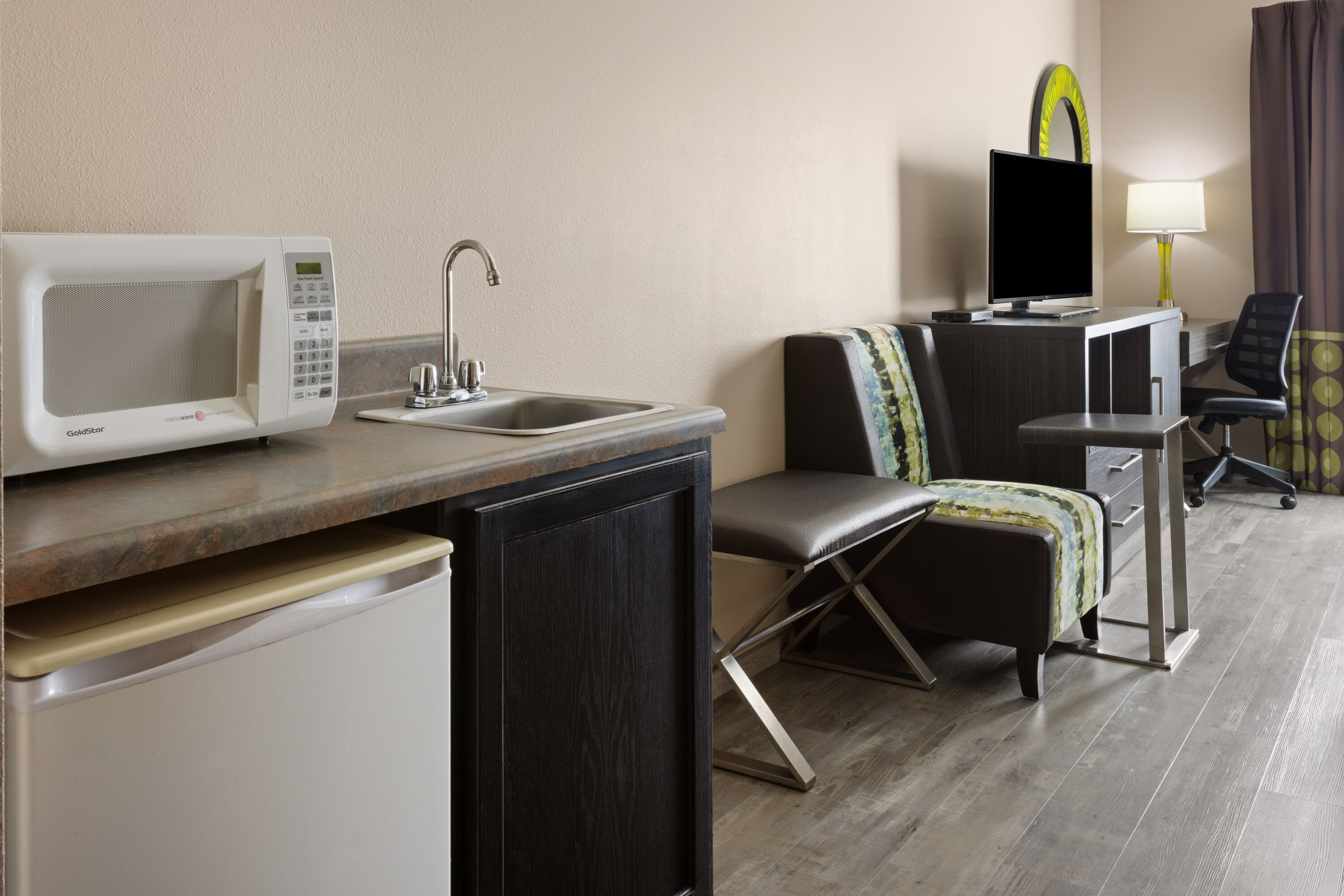 Super 8 by Wyndham Pascagoula hot tub suite in Pascagoula, Mississippi