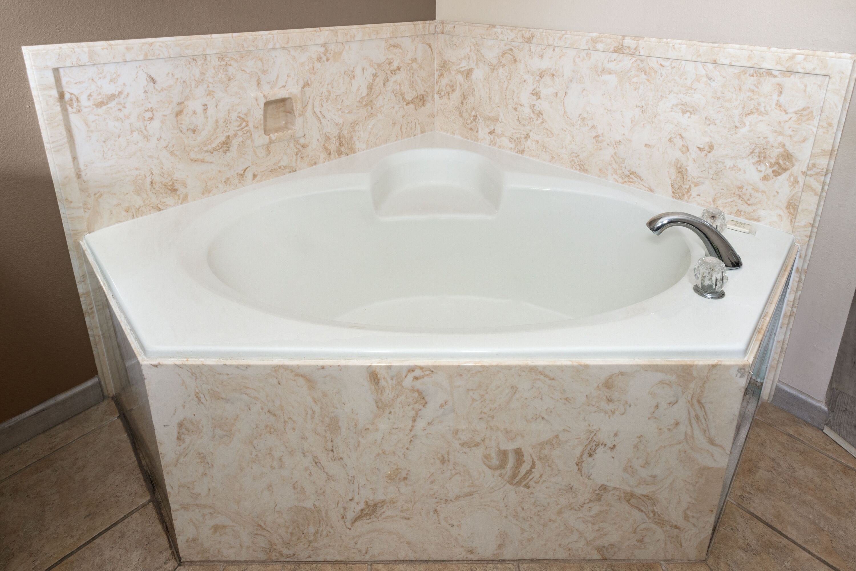 Super 8 by Wyndham Pascagoula hot tub suite in Pascagoula, Mississippi