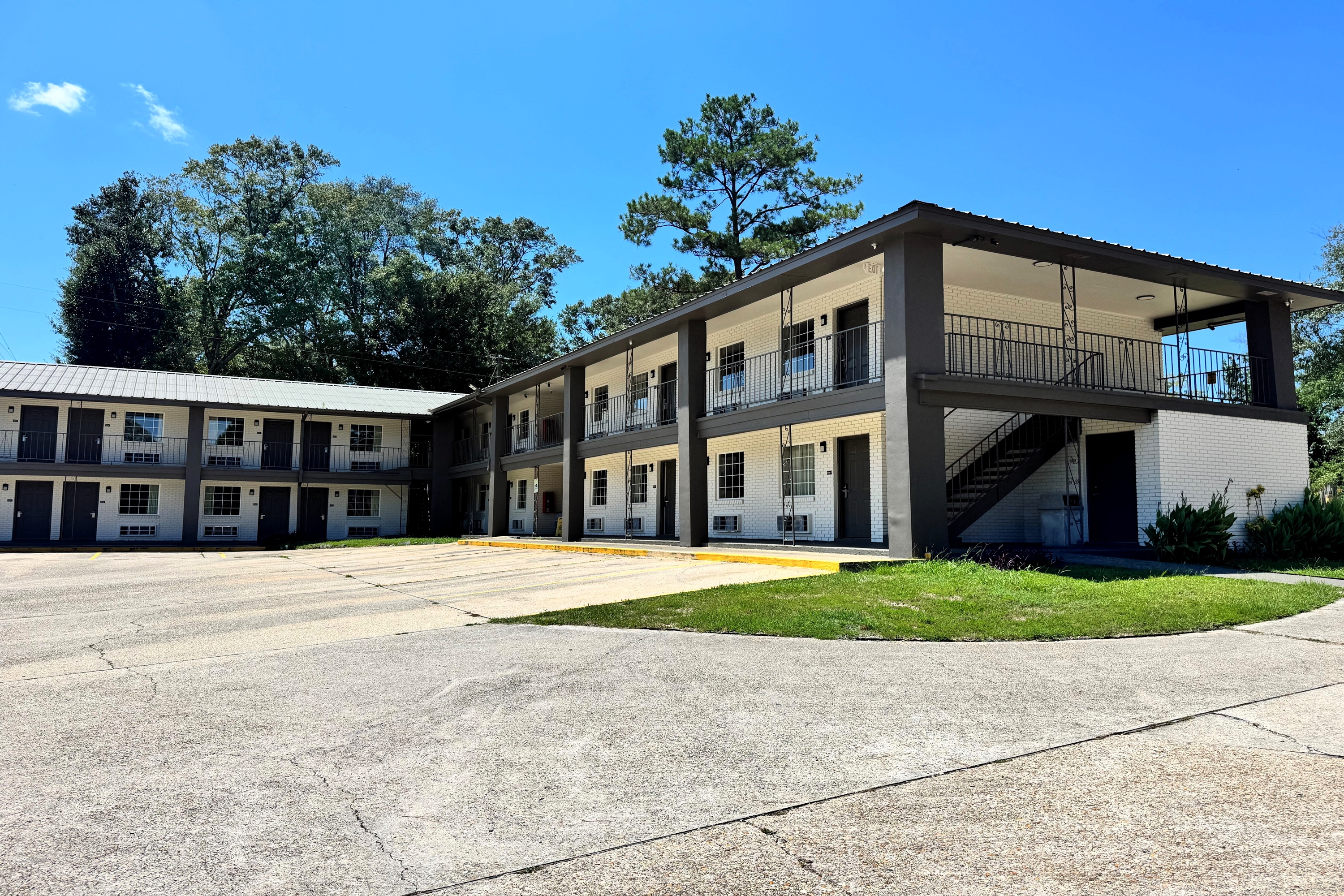 Exterior of Super 8 by Wyndham Picayune hotel in Picayune, Mississippi