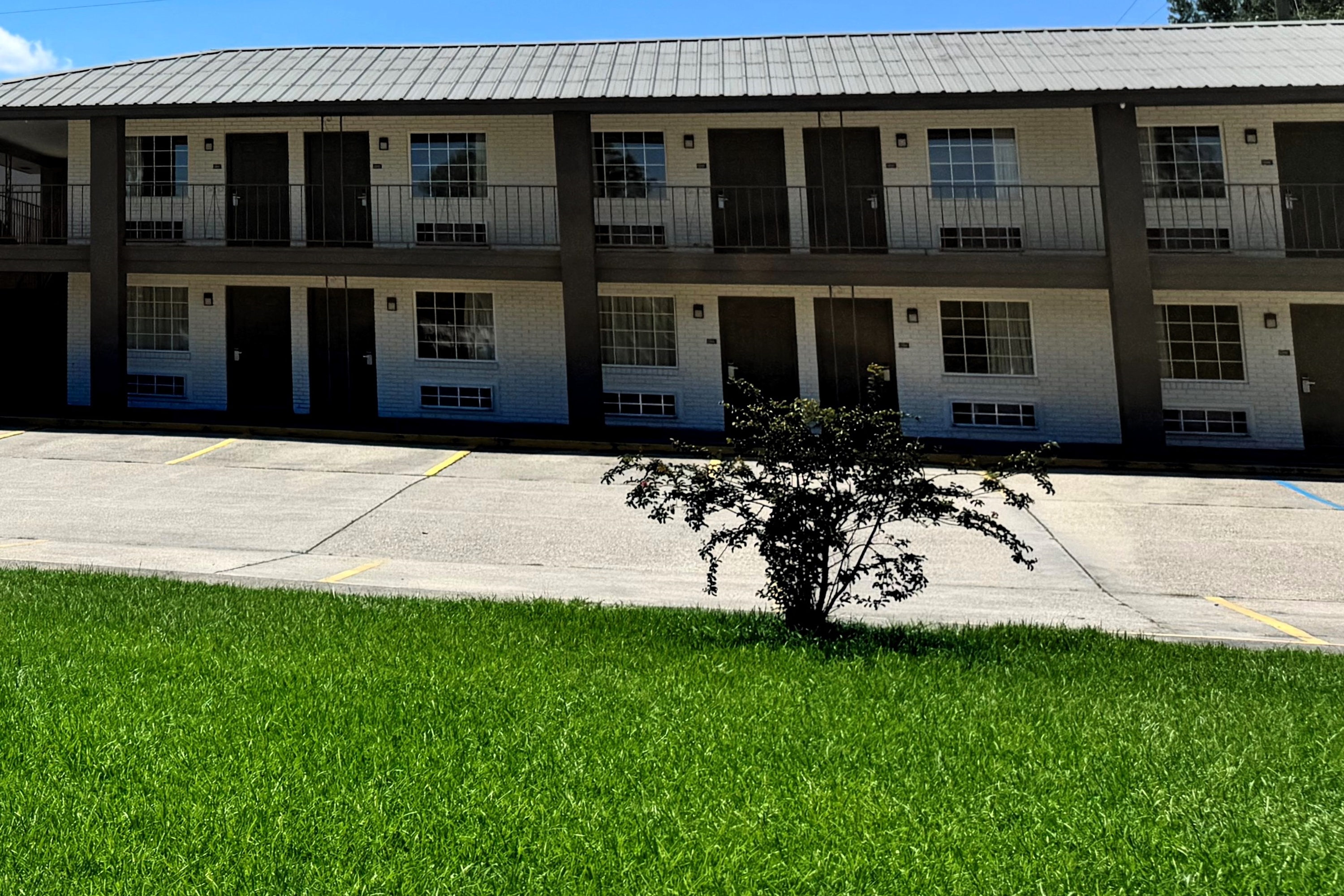 Exterior of Super 8 by Wyndham Picayune hotel in Picayune, Mississippi