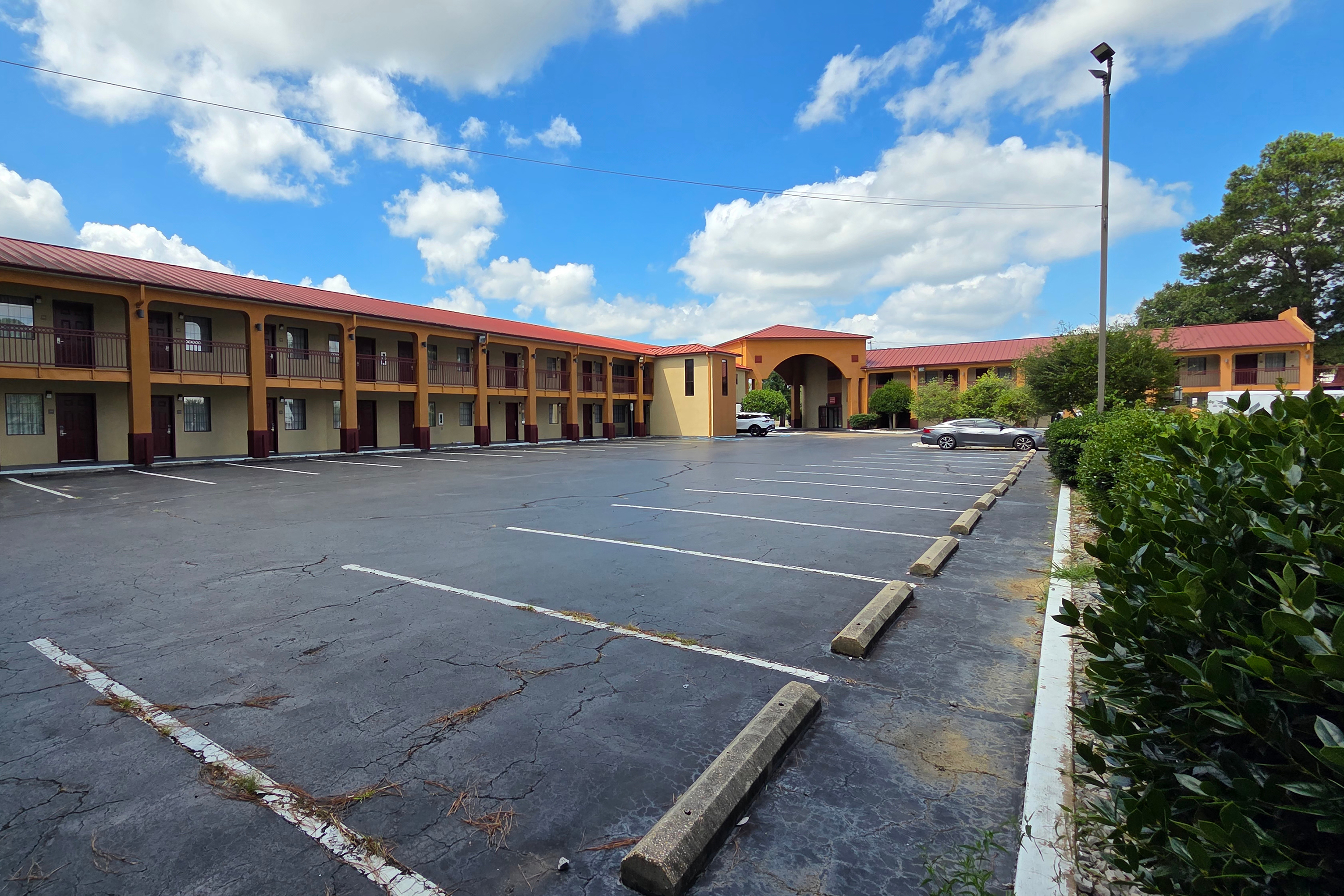 Exterior of Super 8 by Wyndham Richland MS hotel in Richland, Mississippi