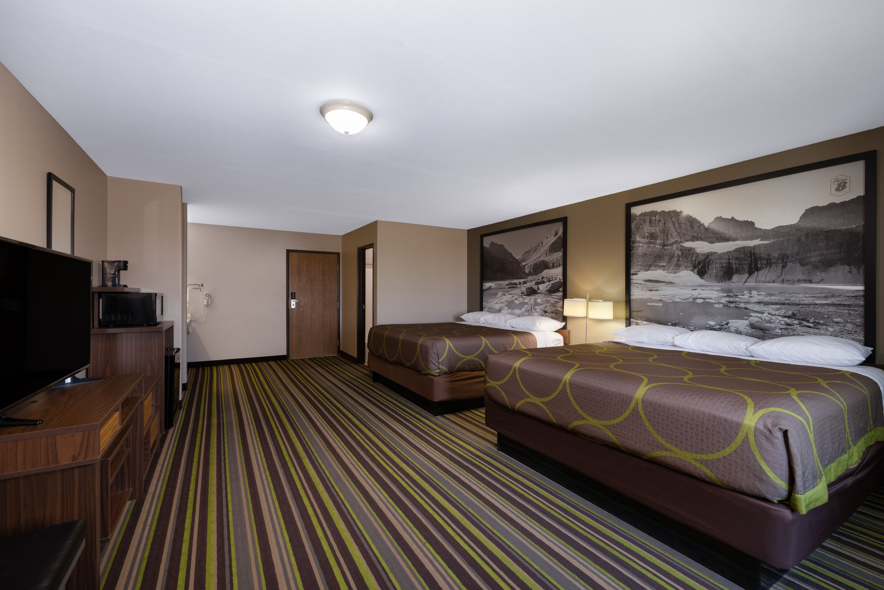 Super 8 by Wyndham Belgrade/Bozeman Airport suite in Belgrade, Montana