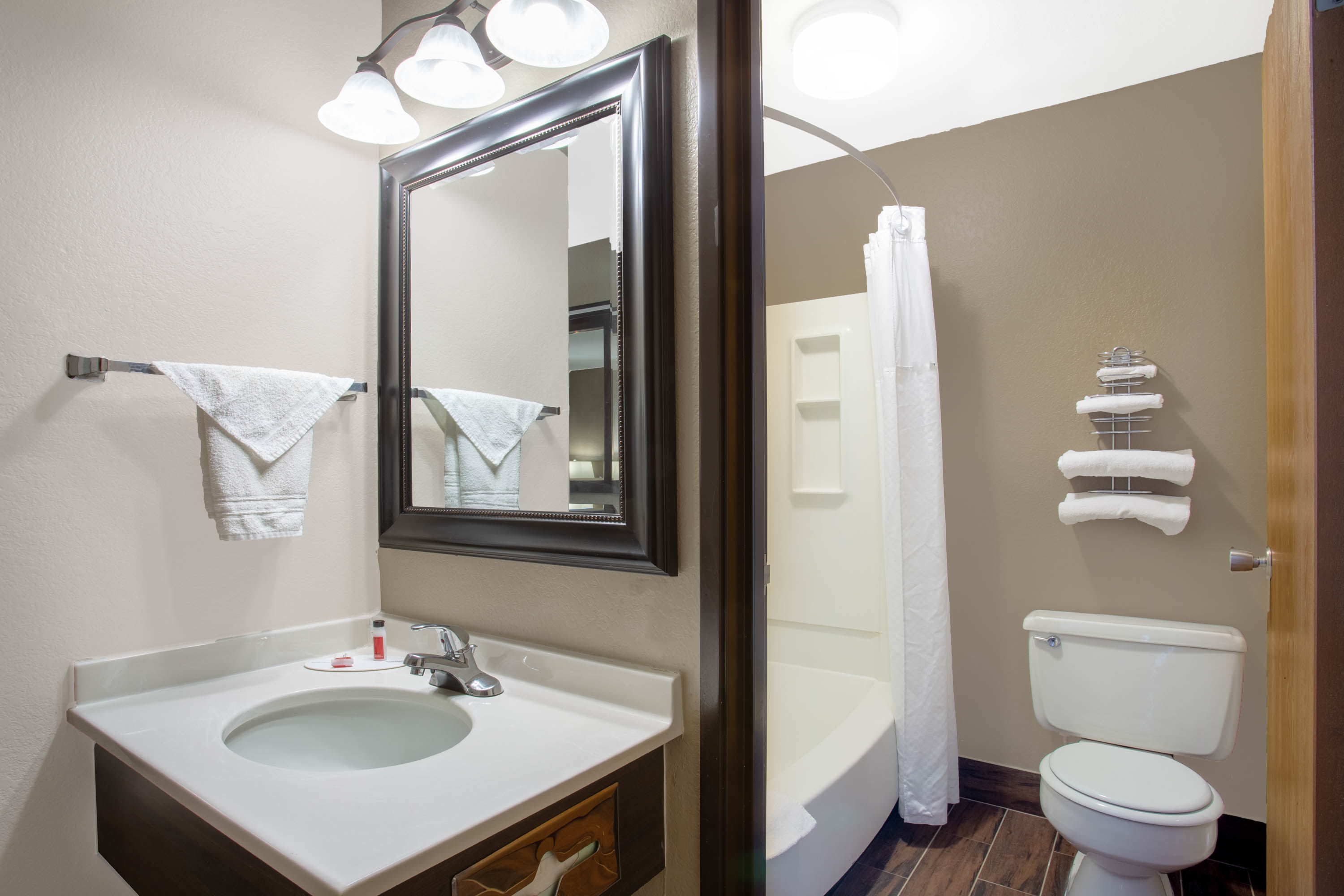 Guest room bath at the Super 8 by Wyndham Billings in Billings, Montana