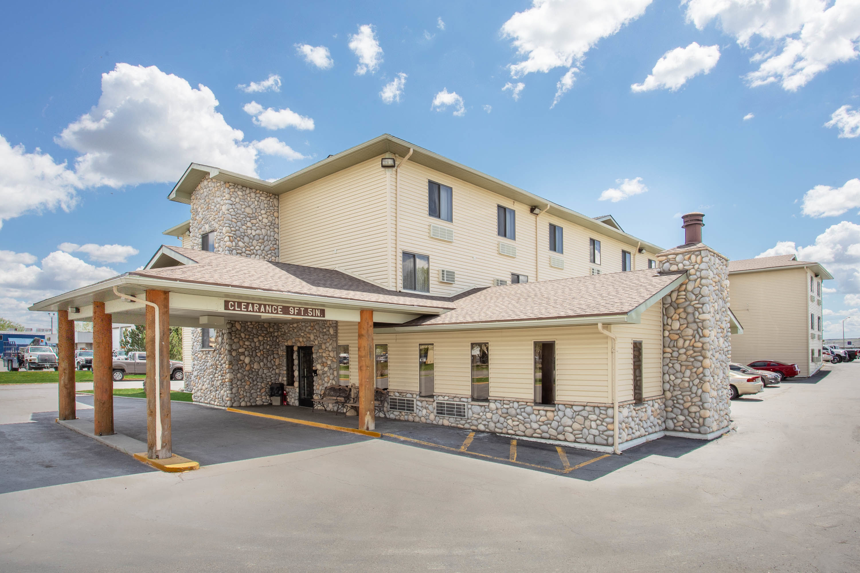 Exterior Day Image of Super 8 by Wyndham Billings hotel in Billings, Montana
