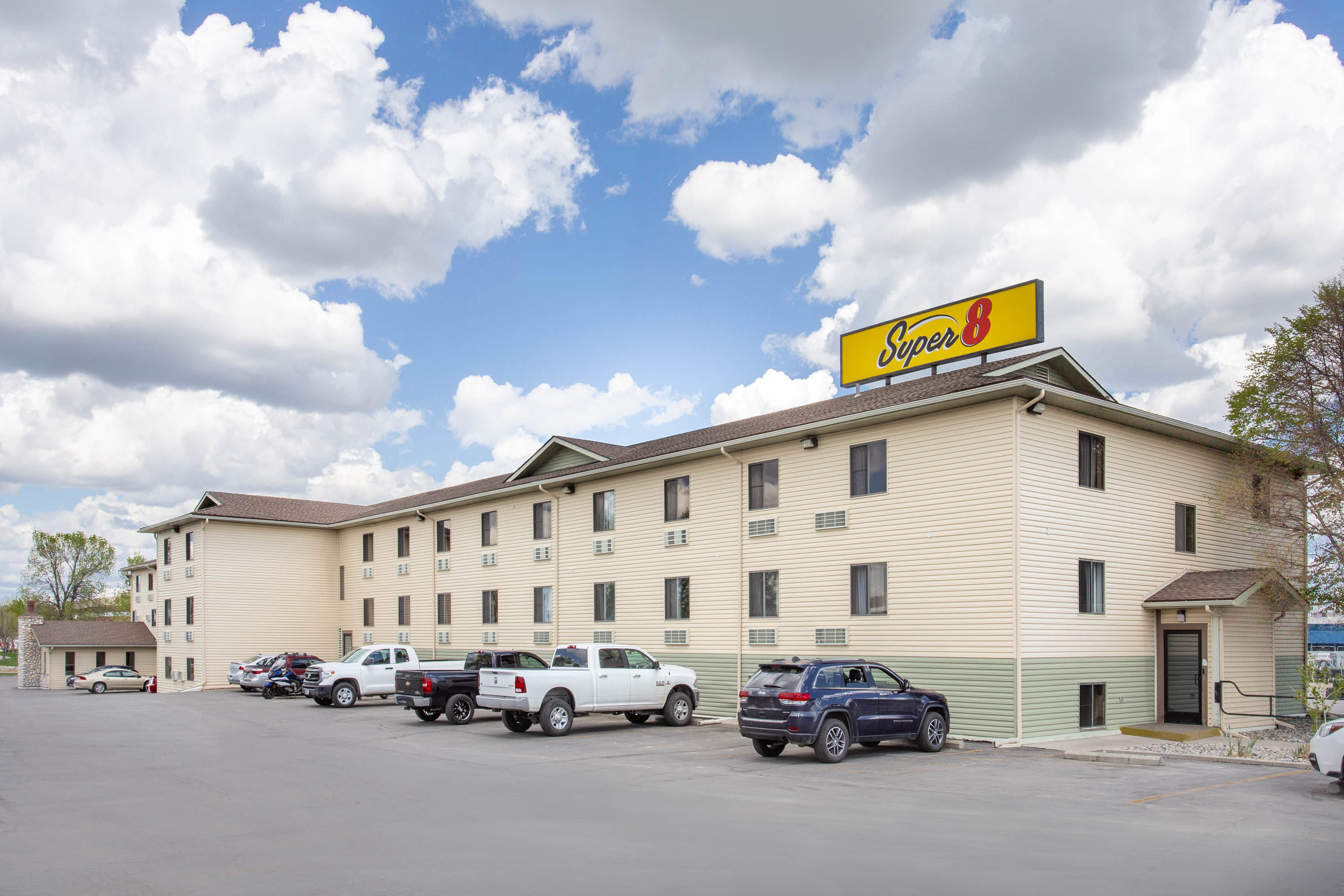 Exterior Day Image of Super 8 by Wyndham Billings hotel in Billings, Montana