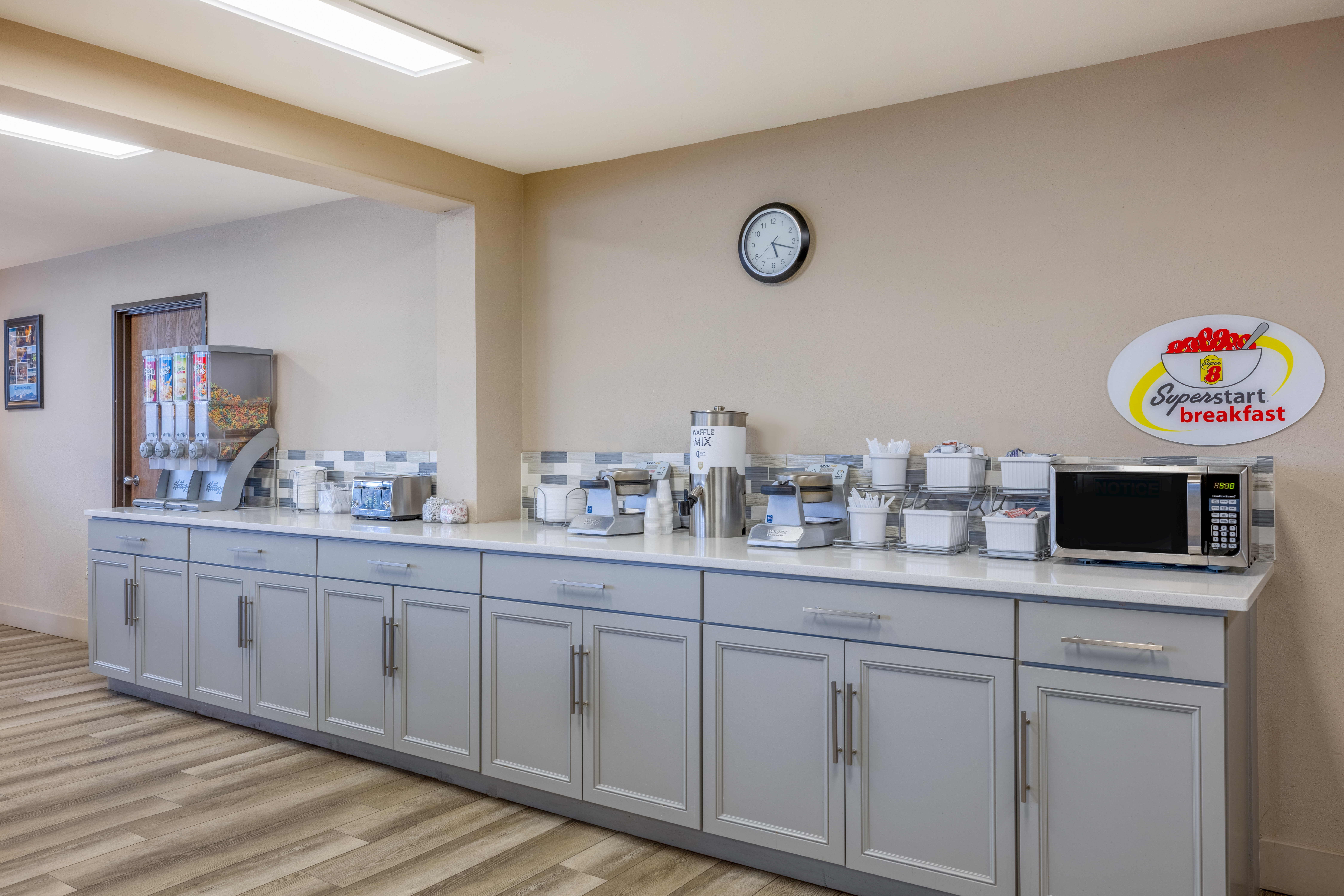 Super 8 by Wyndham Butte MT restaurant breakfast area with seating in Butte, Montana