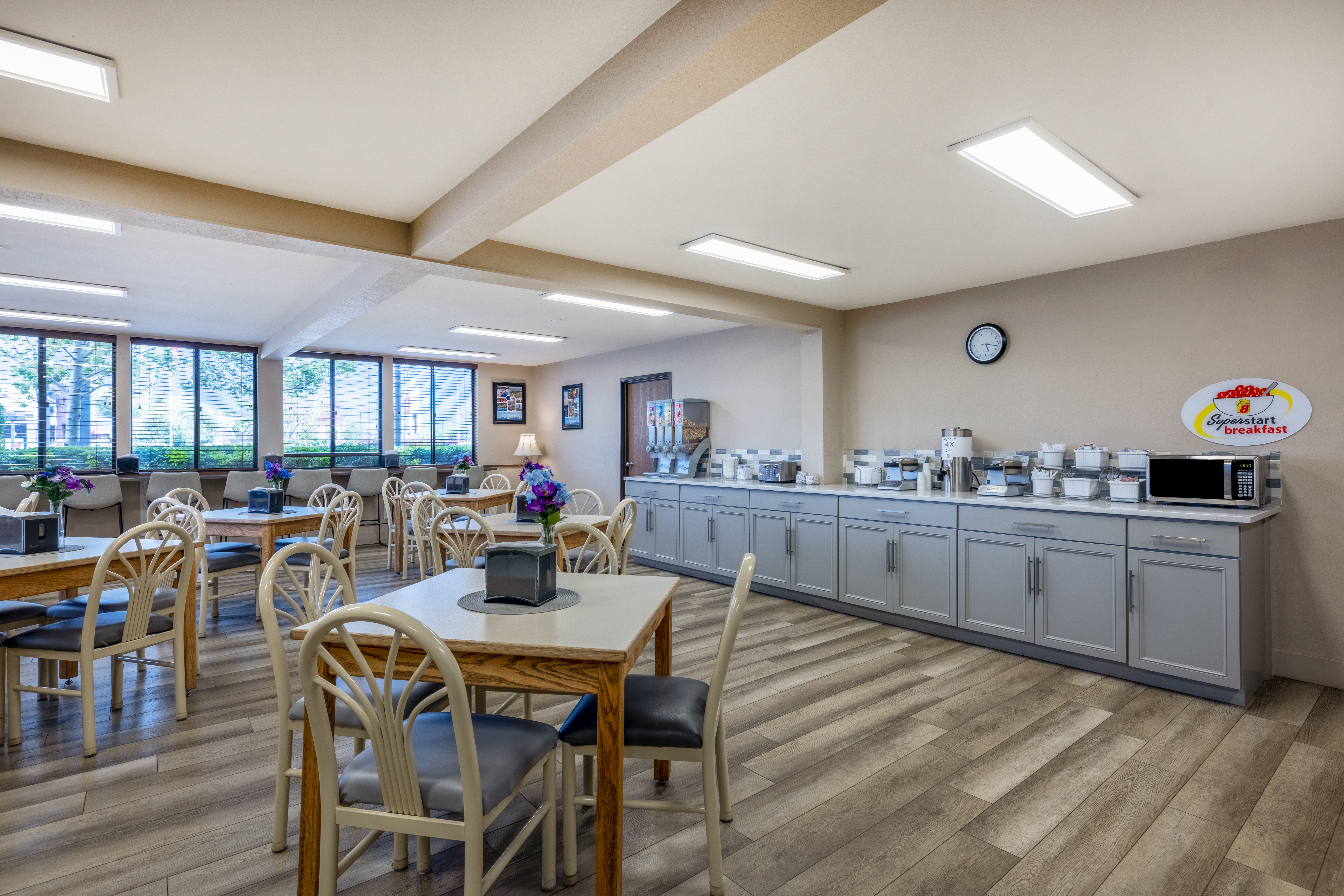 Super 8 by Wyndham Butte MT restaurant breakfast area with seating in Butte, Montana