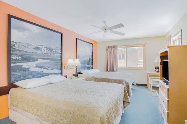 Guest room at the Super 8 Cooke City Yellowstone Park Area in Cooke City, Montana