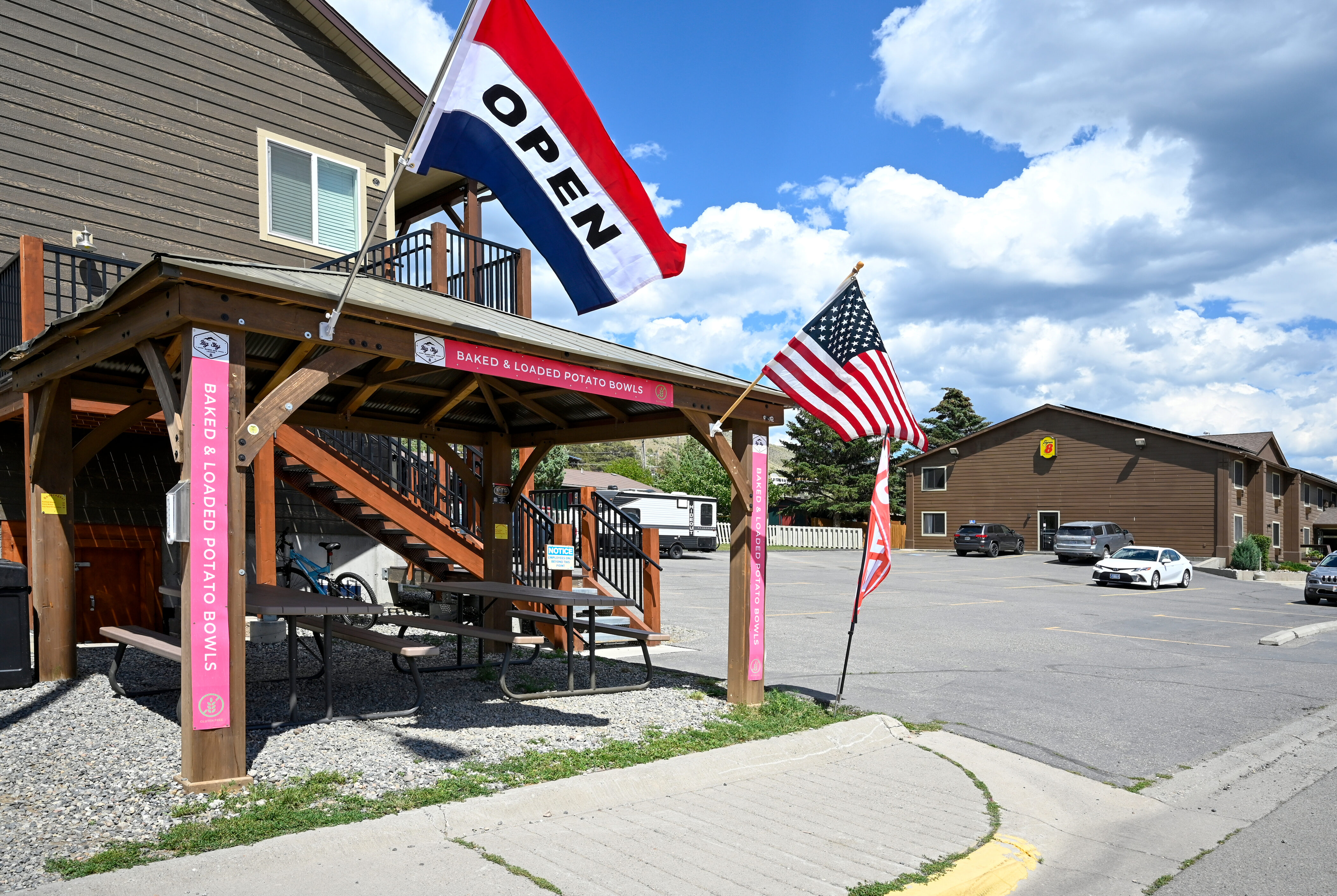Exterior of Super 8 by Wyndham Gardiner/Yellowstone Park Area hotel in Gardiner, Montana