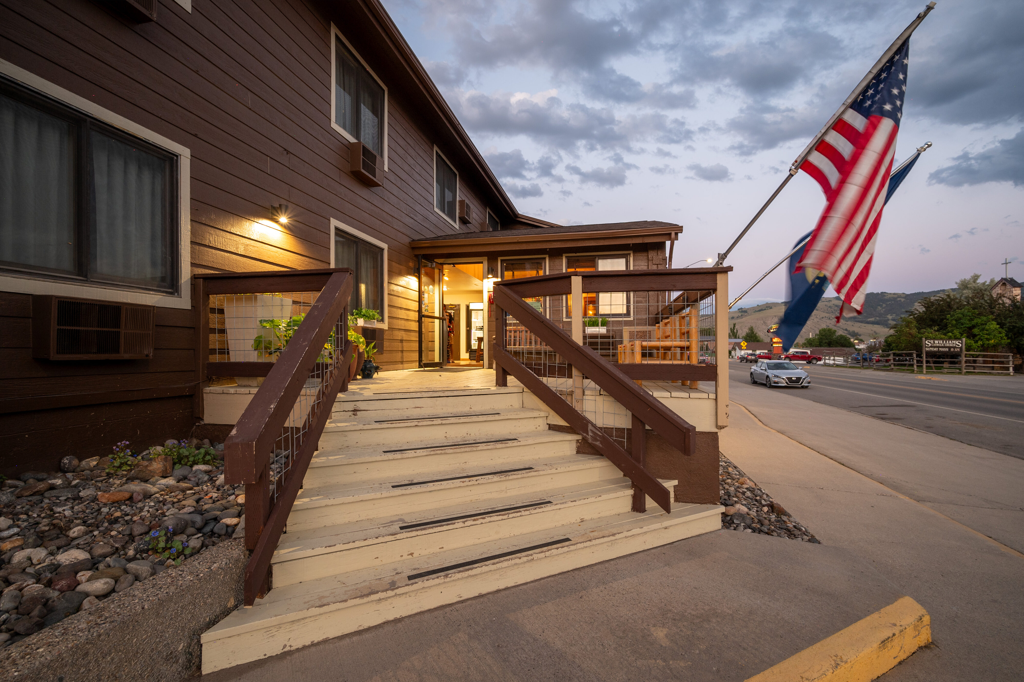 Exterior of Super 8 by Wyndham Gardiner/Yellowstone Park Area hotel in Gardiner, Montana
