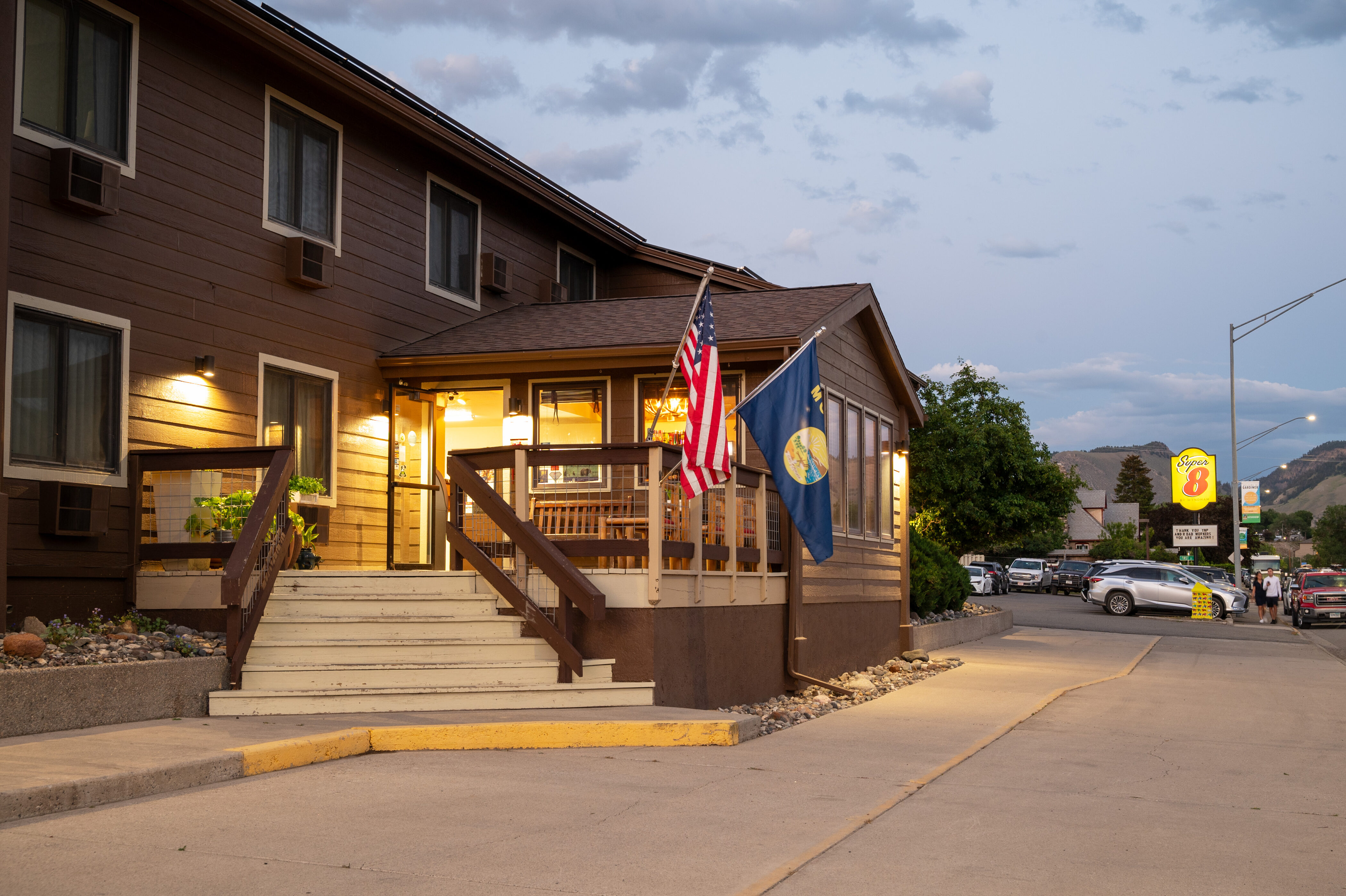 Exterior of Super 8 by Wyndham Gardiner/Yellowstone Park Area hotel in Gardiner, Montana