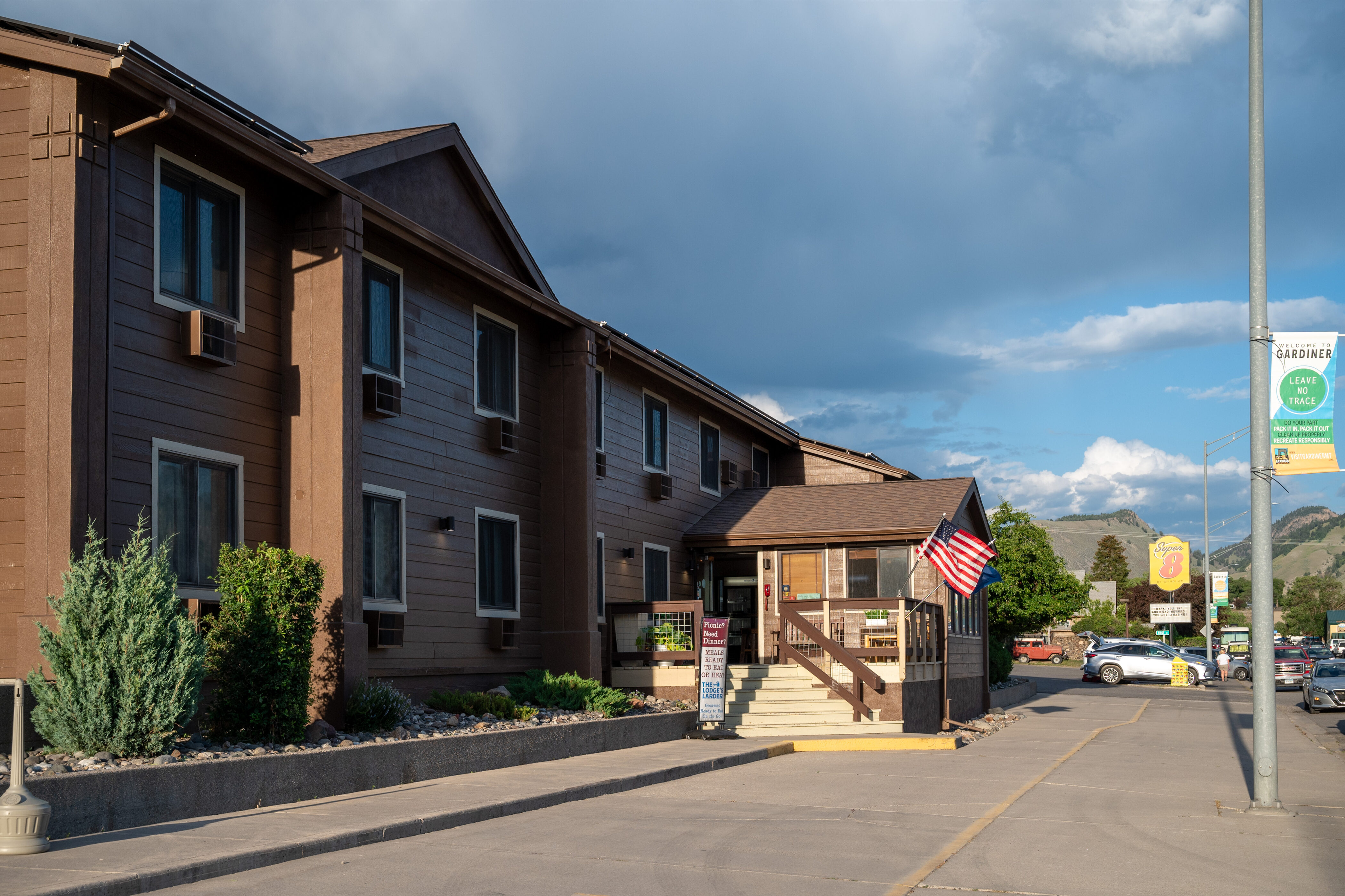 Exterior of Super 8 by Wyndham Gardiner/Yellowstone Park Area hotel in Gardiner, Montana