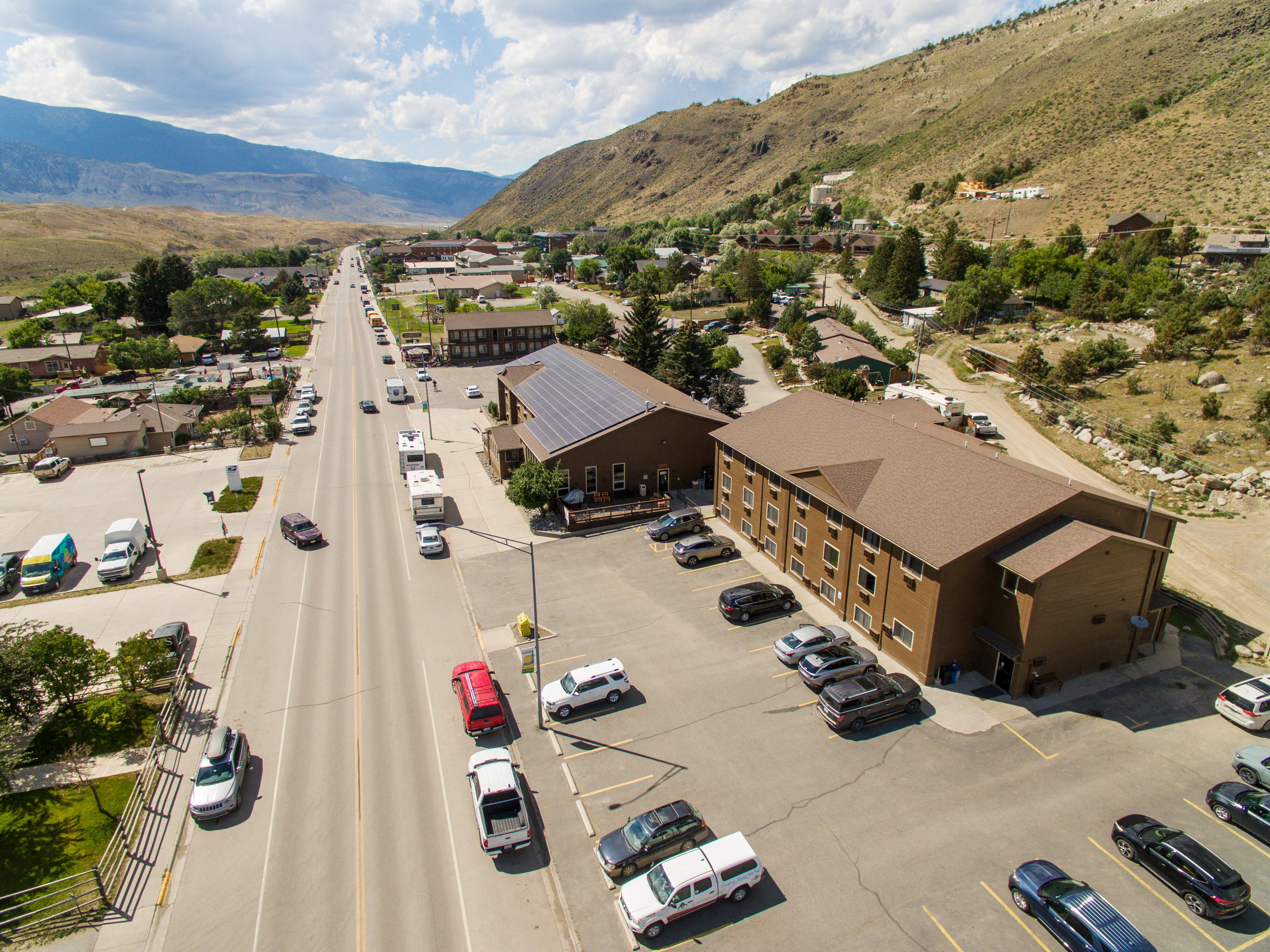 Exterior of Super 8 by Wyndham Gardiner/Yellowstone Park Area hotel in Gardiner, Montana