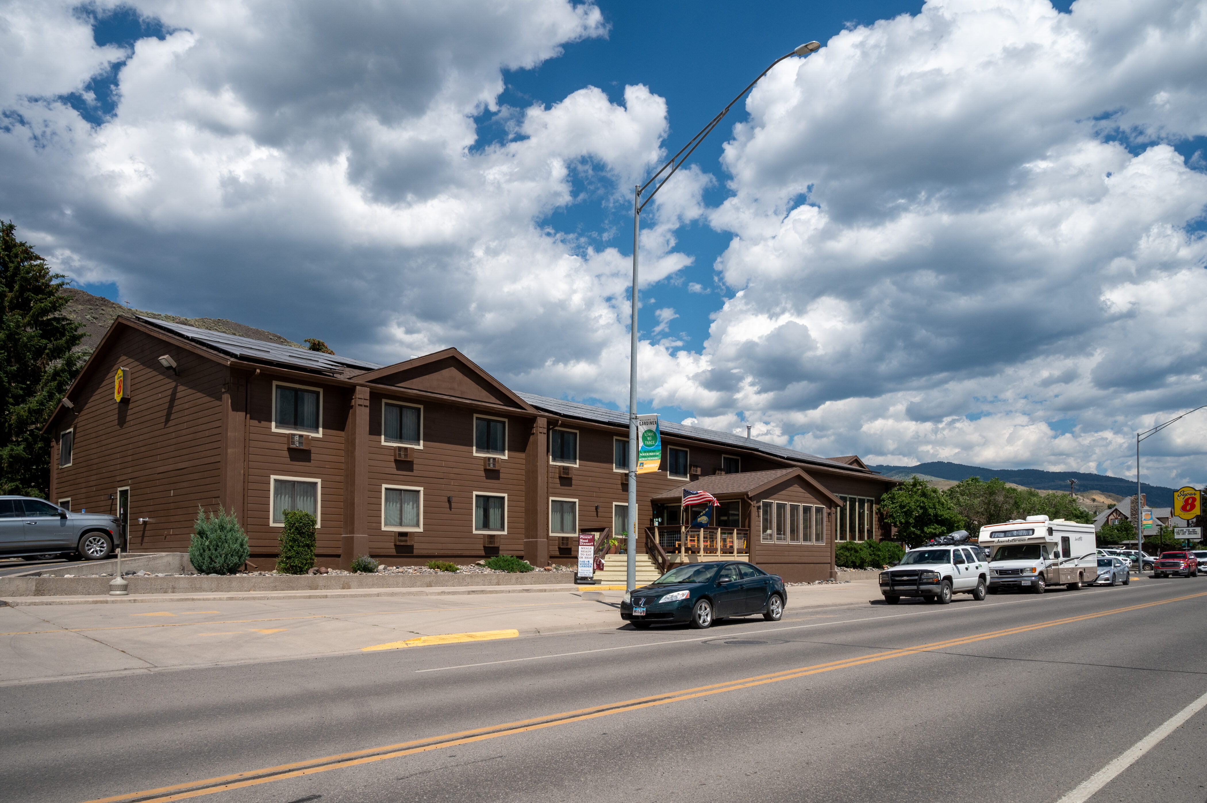 Exterior of Super 8 by Wyndham Gardiner/Yellowstone Park Area hotel in Gardiner, Montana