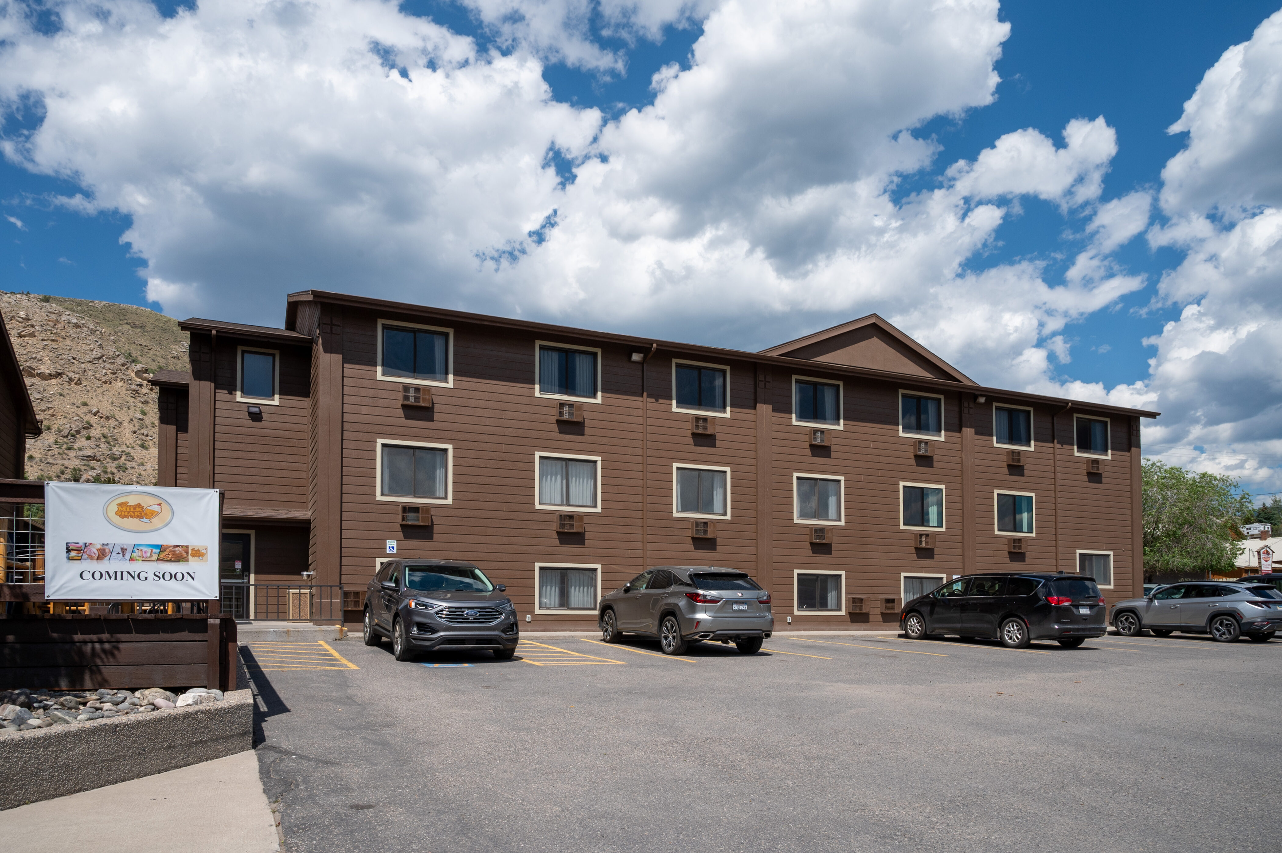 Exterior of Super 8 by Wyndham Gardiner/Yellowstone Park Area hotel in Gardiner, Montana