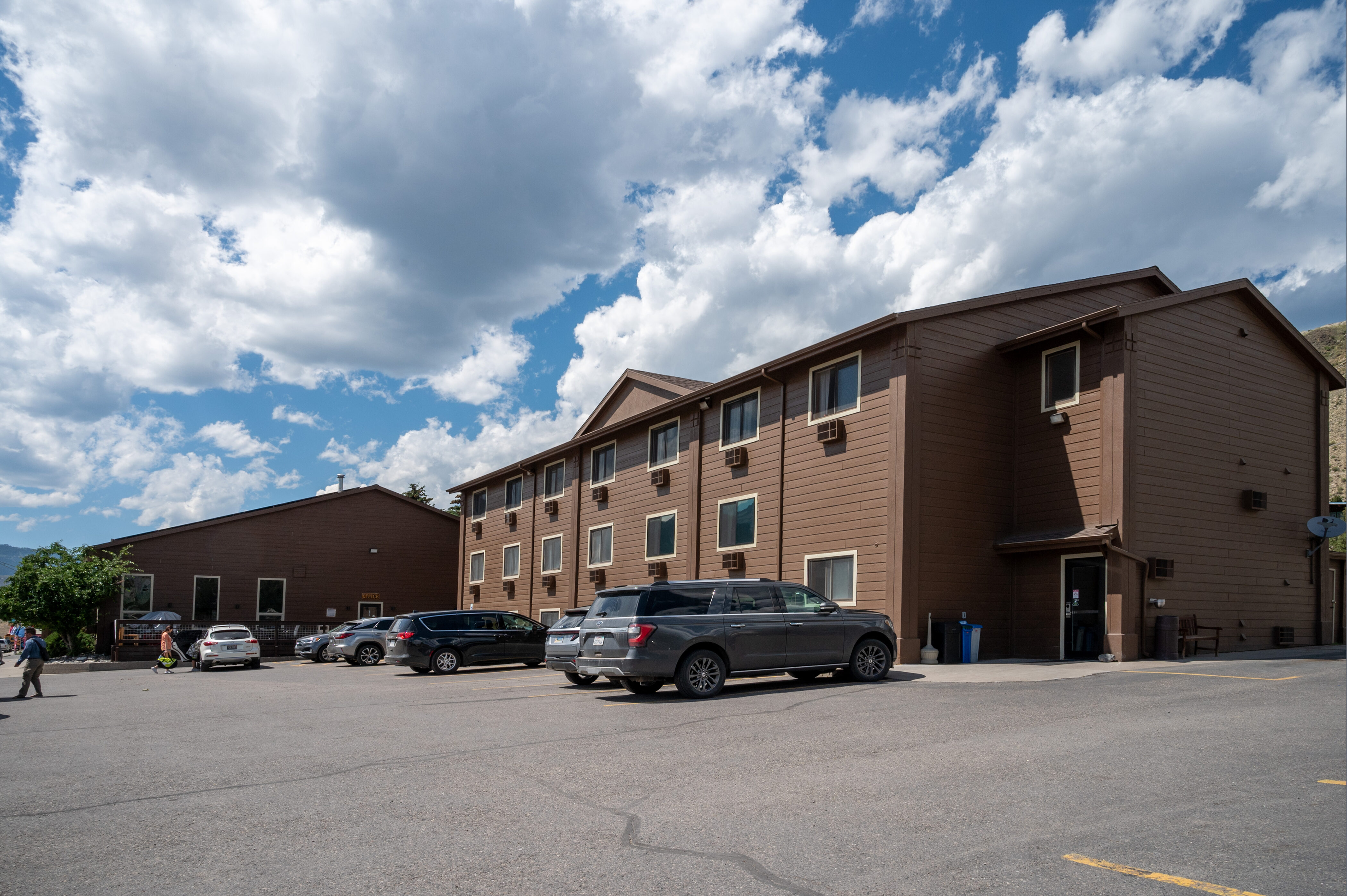 Exterior of Super 8 by Wyndham Gardiner/Yellowstone Park Area hotel in Gardiner, Montana