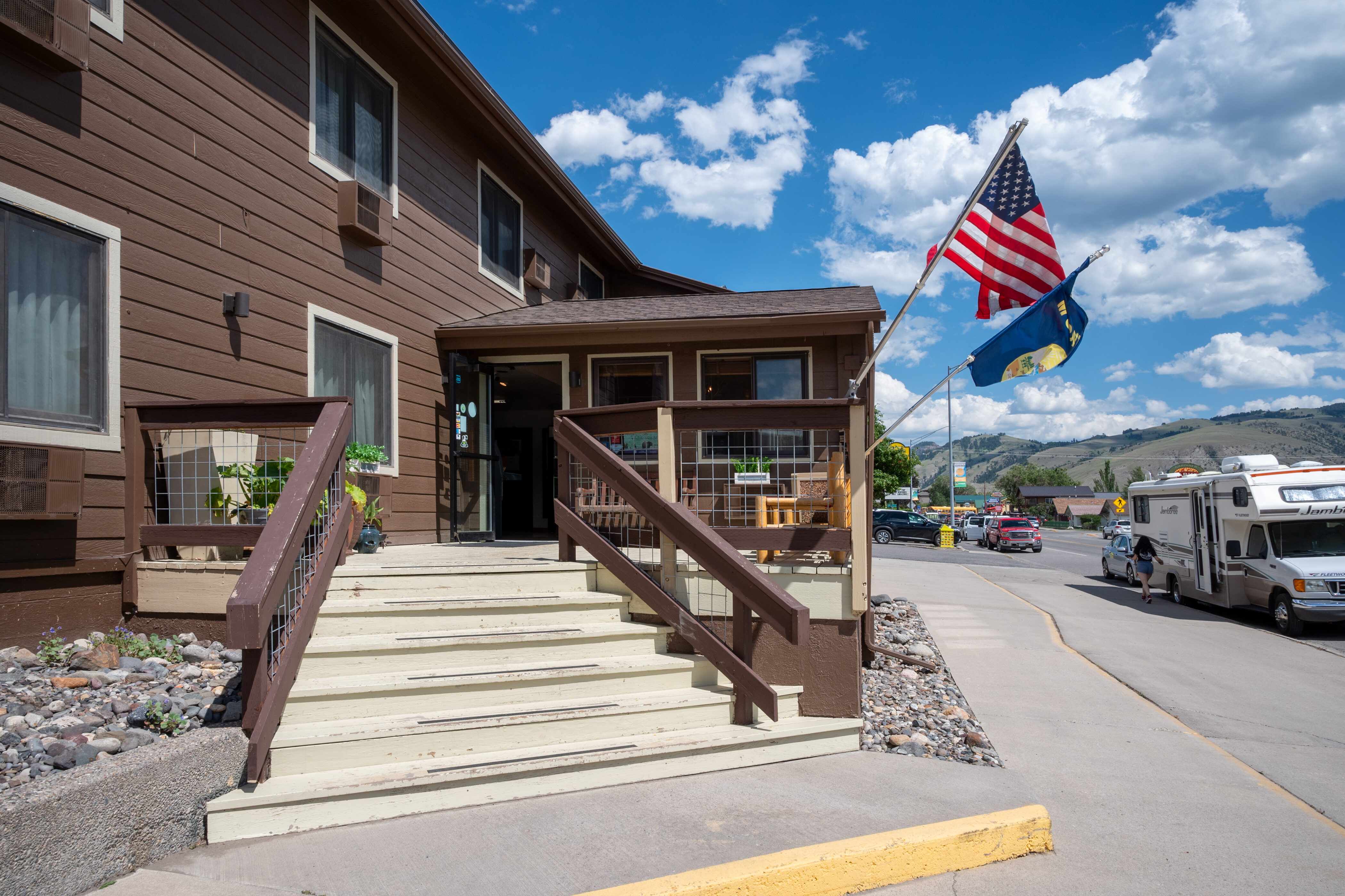 Exterior of Super 8 by Wyndham Gardiner/Yellowstone Park Area hotel in Gardiner, Montana