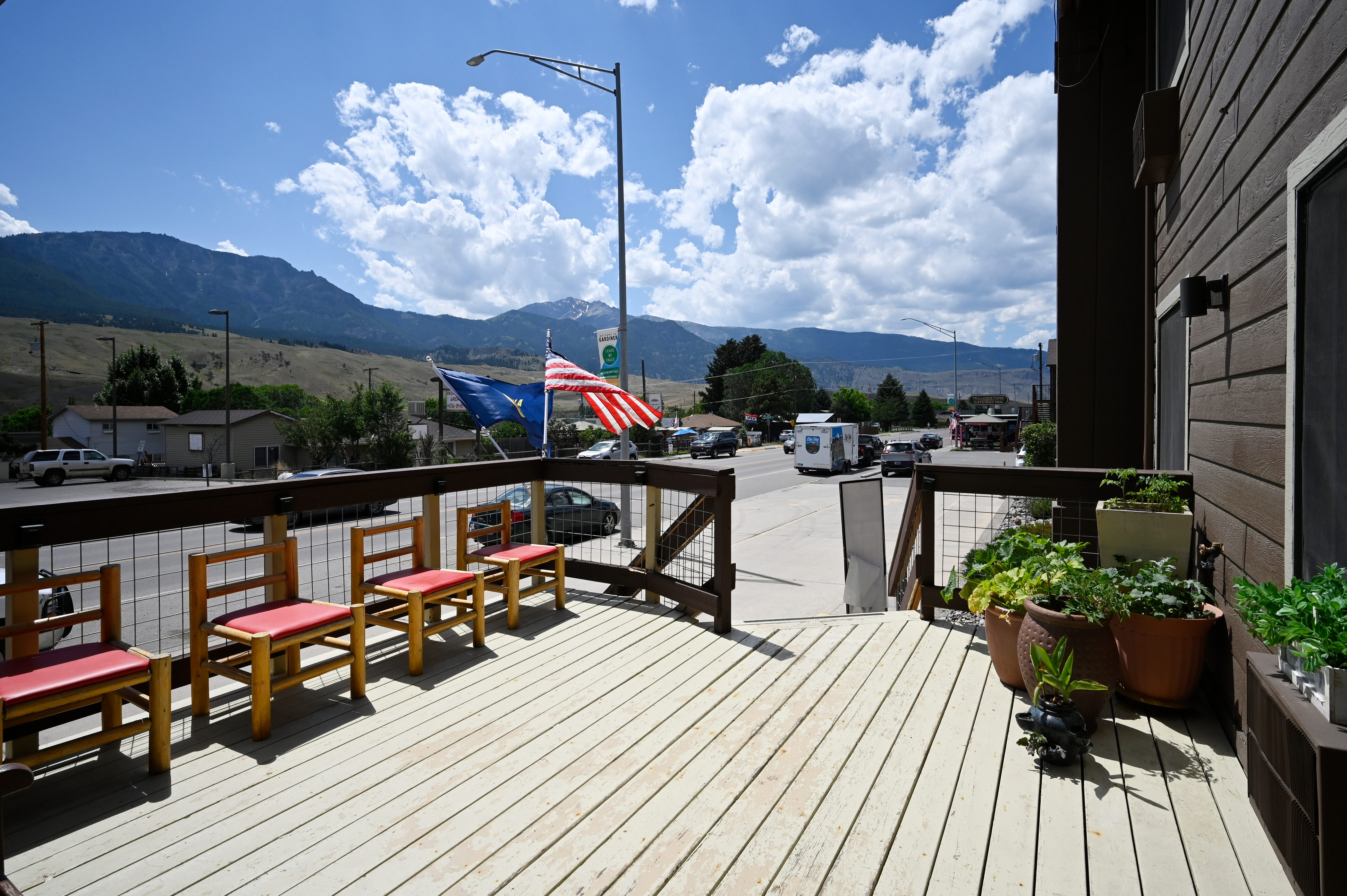 Exterior of Super 8 by Wyndham Gardiner/Yellowstone Park Area hotel in Gardiner, Montana