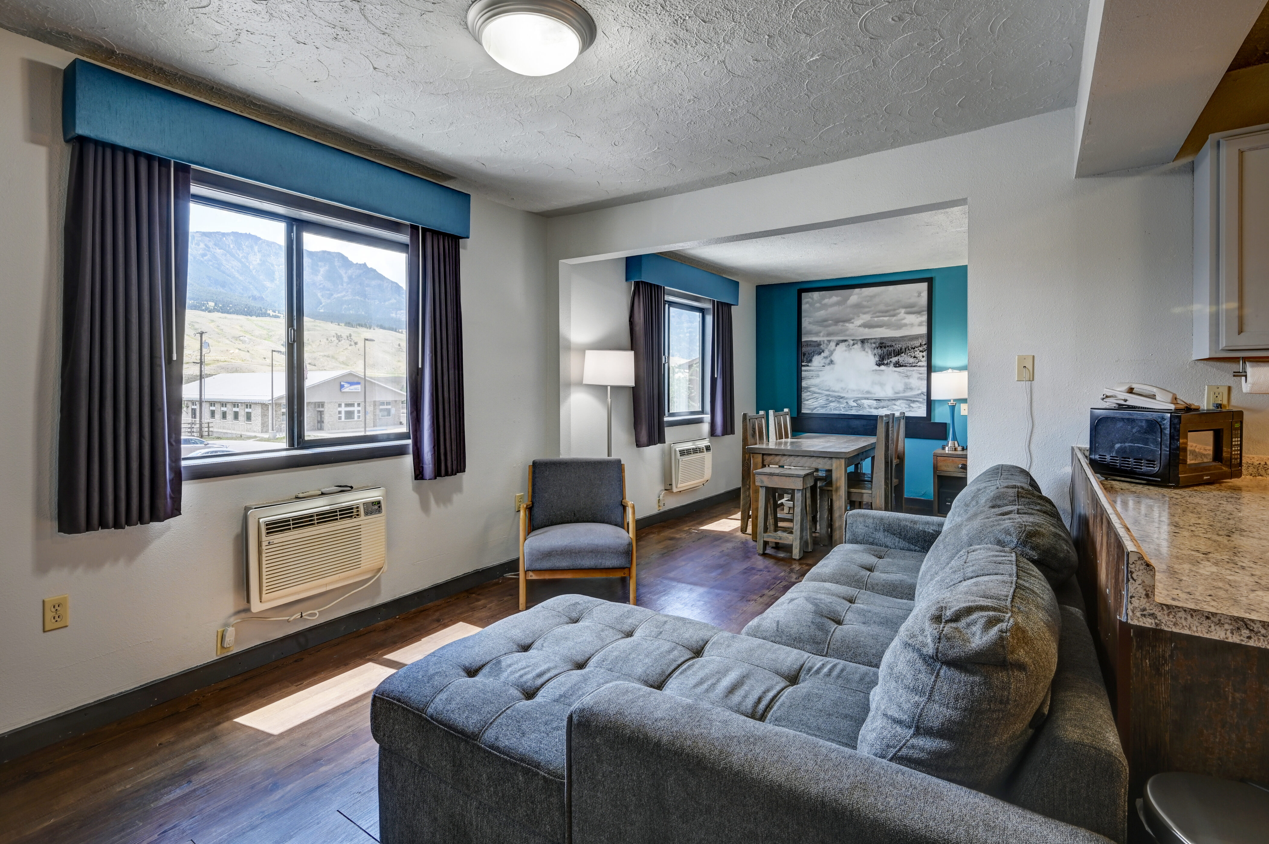 Guest room at the Super 8 by Wyndham Gardiner/Yellowstone Park Area in Gardiner, Montana