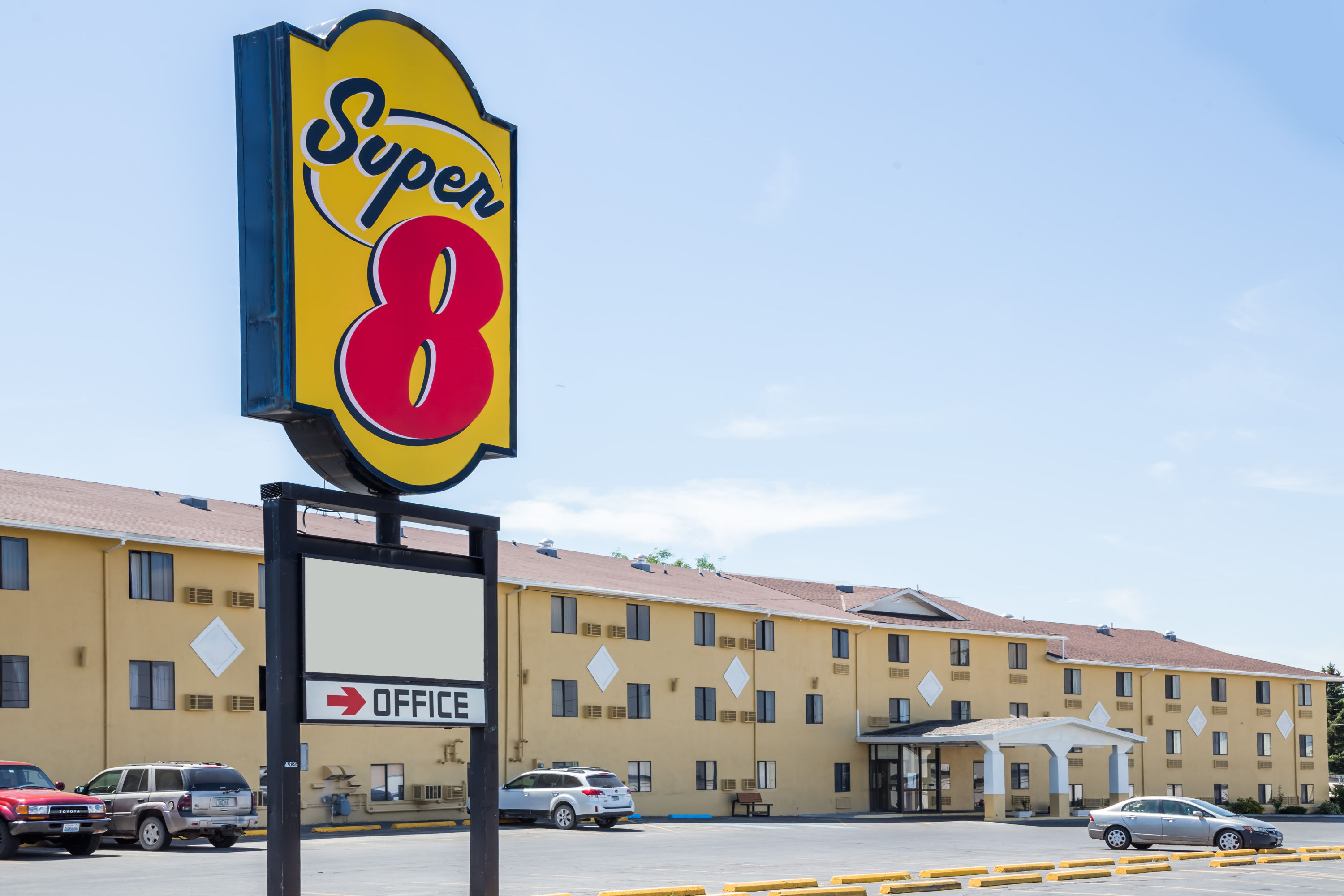 Super 8 by Wyndham Great Falls MT Great Falls, MT Hotels