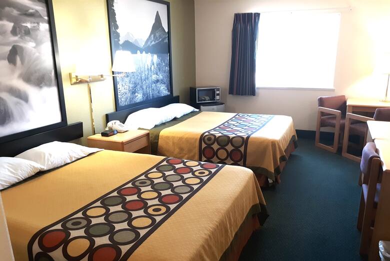 Guest room at the Super 8 Hamilton in Hamilton, Montana