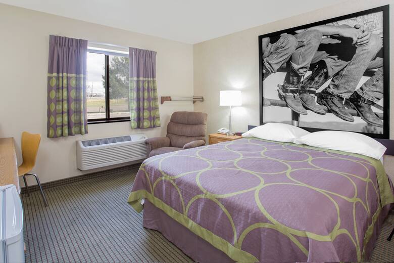 Guest room at the Super 8 Havre in Havre, Montana
