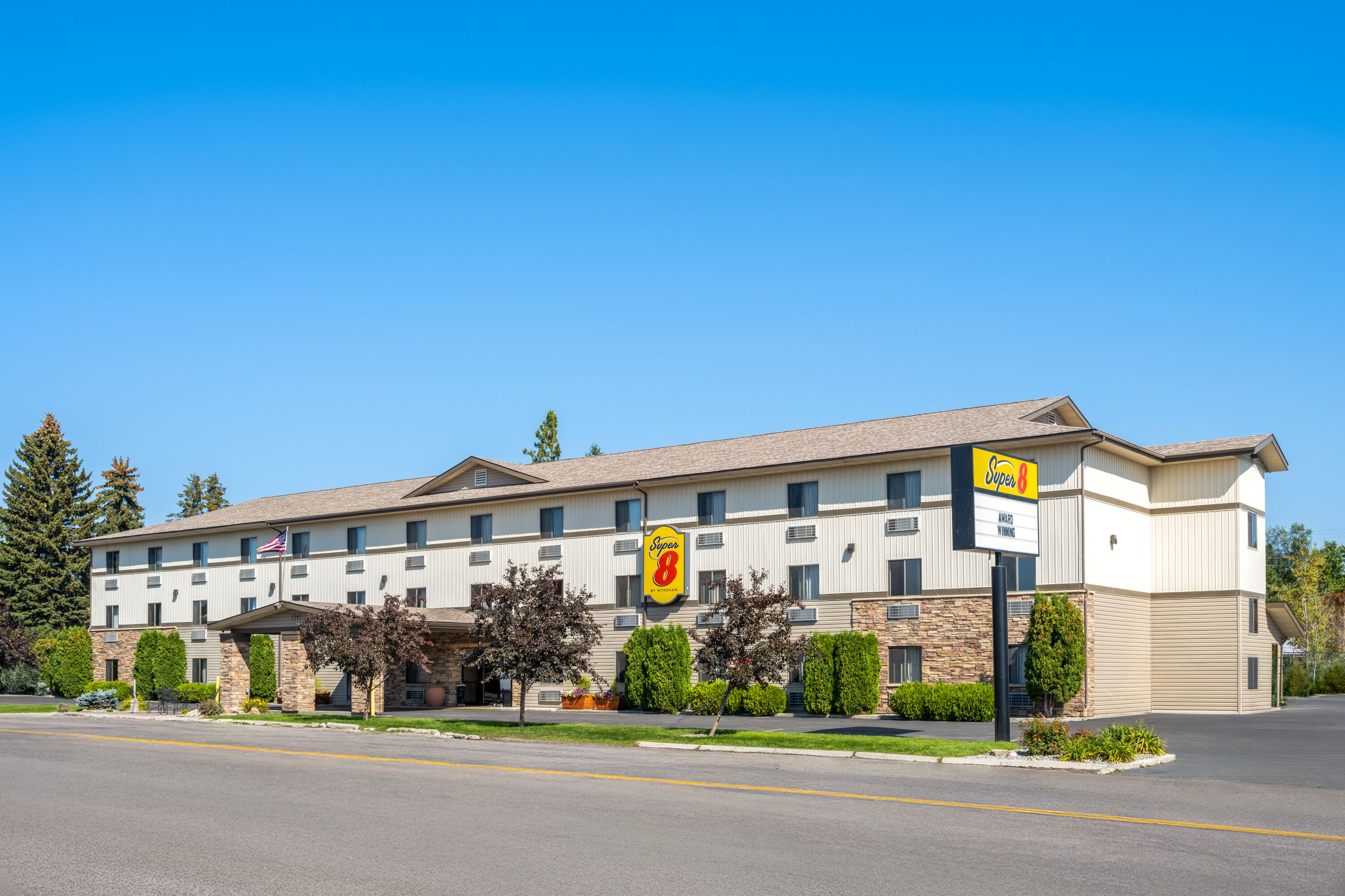 Exterior Day Image of Super 8 by Wyndham Kalispell Glacier National Park hotel in Kalispell, Montana