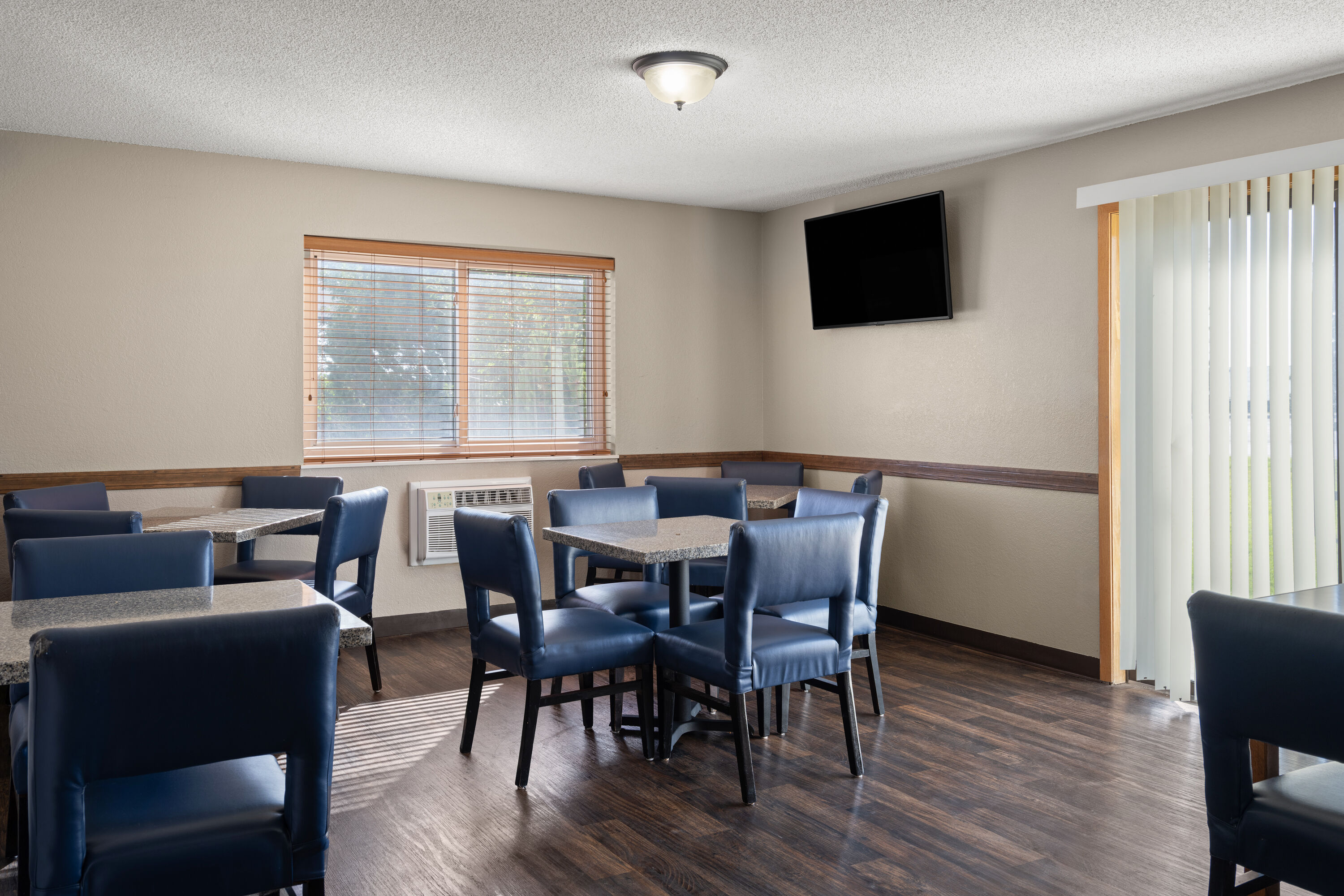 Free breakfast at Super 8 by Wyndham Lewistown in Lewistown, Montana