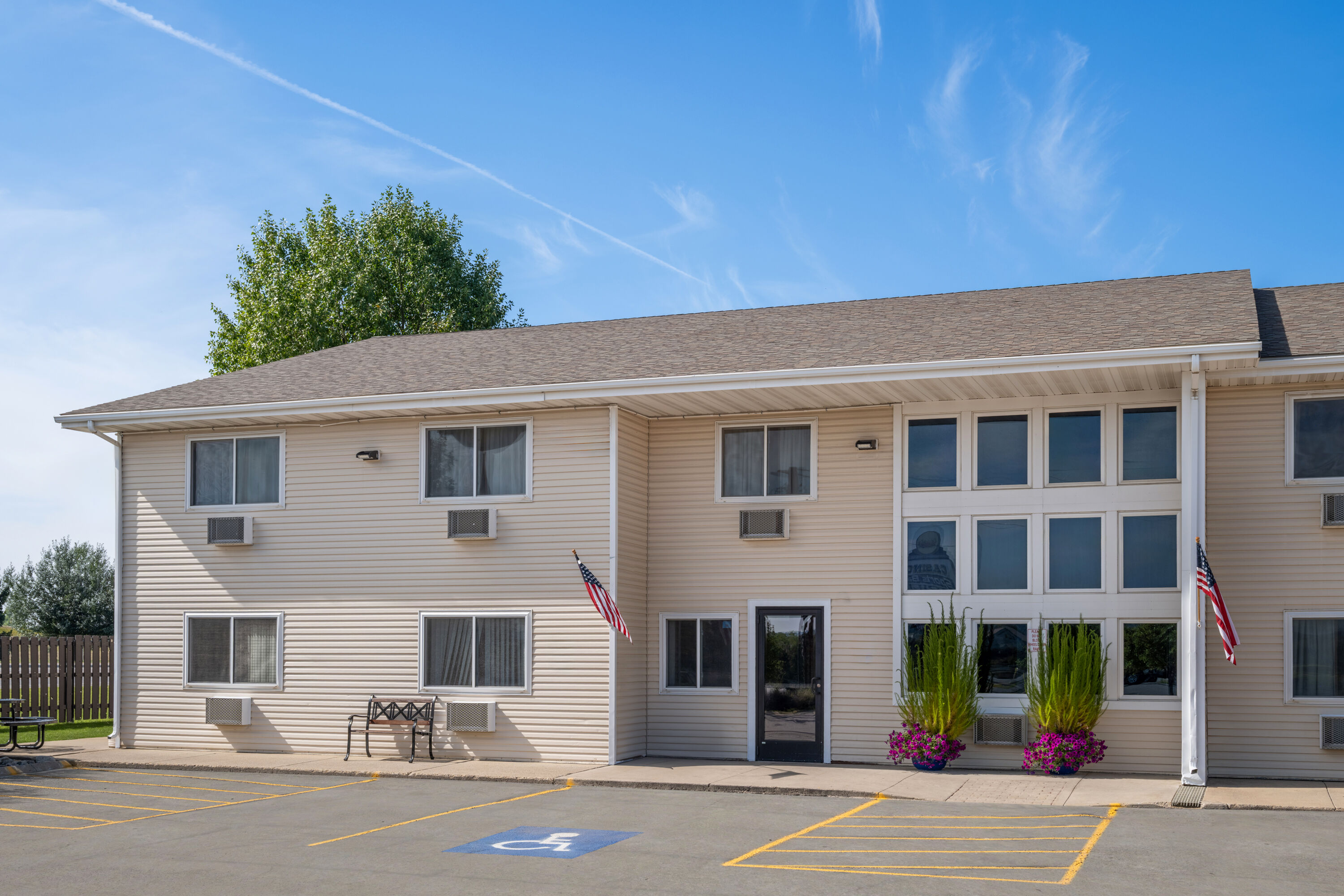 Exterior of Super 8 by Wyndham Lewistown hotel in Lewistown, Montana