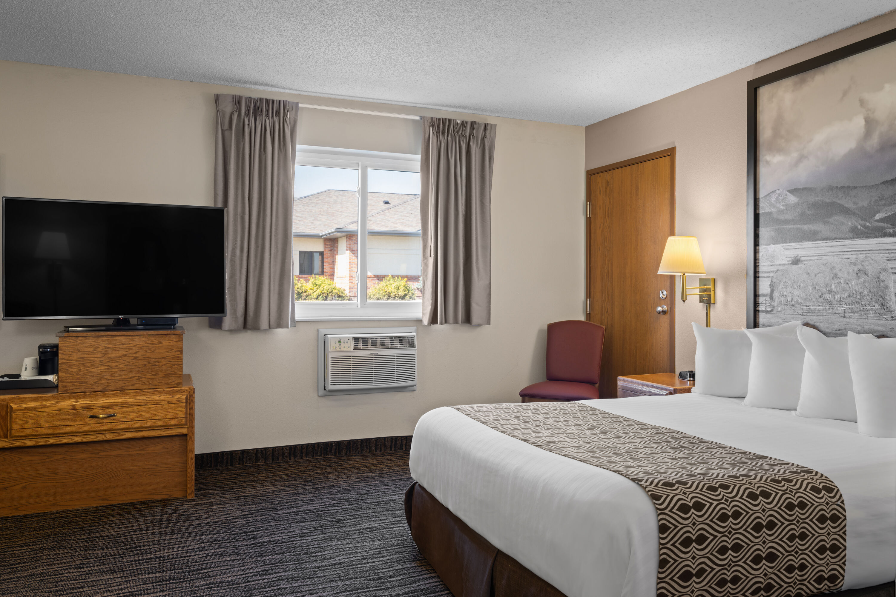 Guest room at the Super 8 by Wyndham Lewistown in Lewistown, Montana