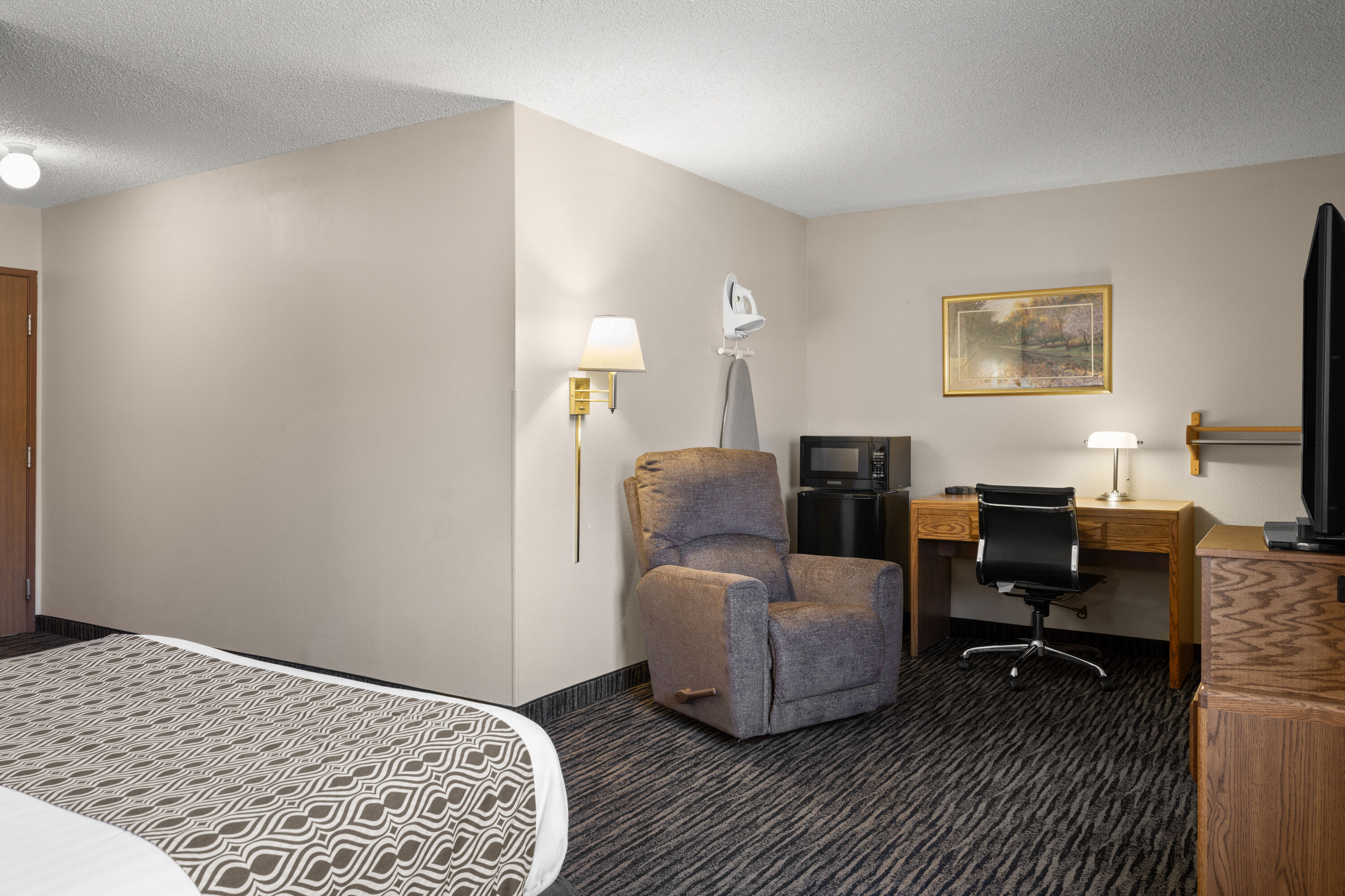 Guest room at the Super 8 by Wyndham Lewistown in Lewistown, Montana