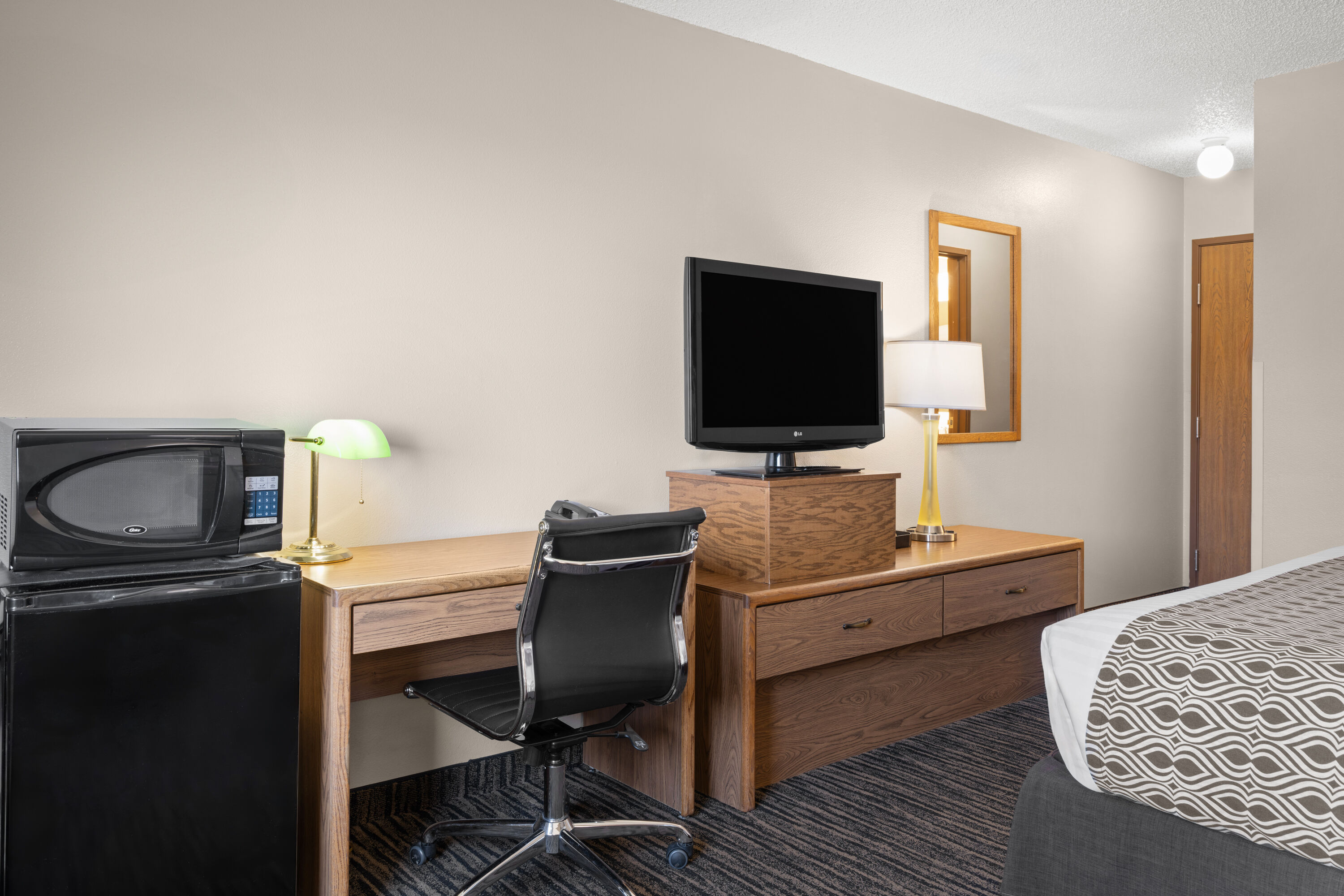 Guest room at the Super 8 by Wyndham Lewistown in Lewistown, Montana