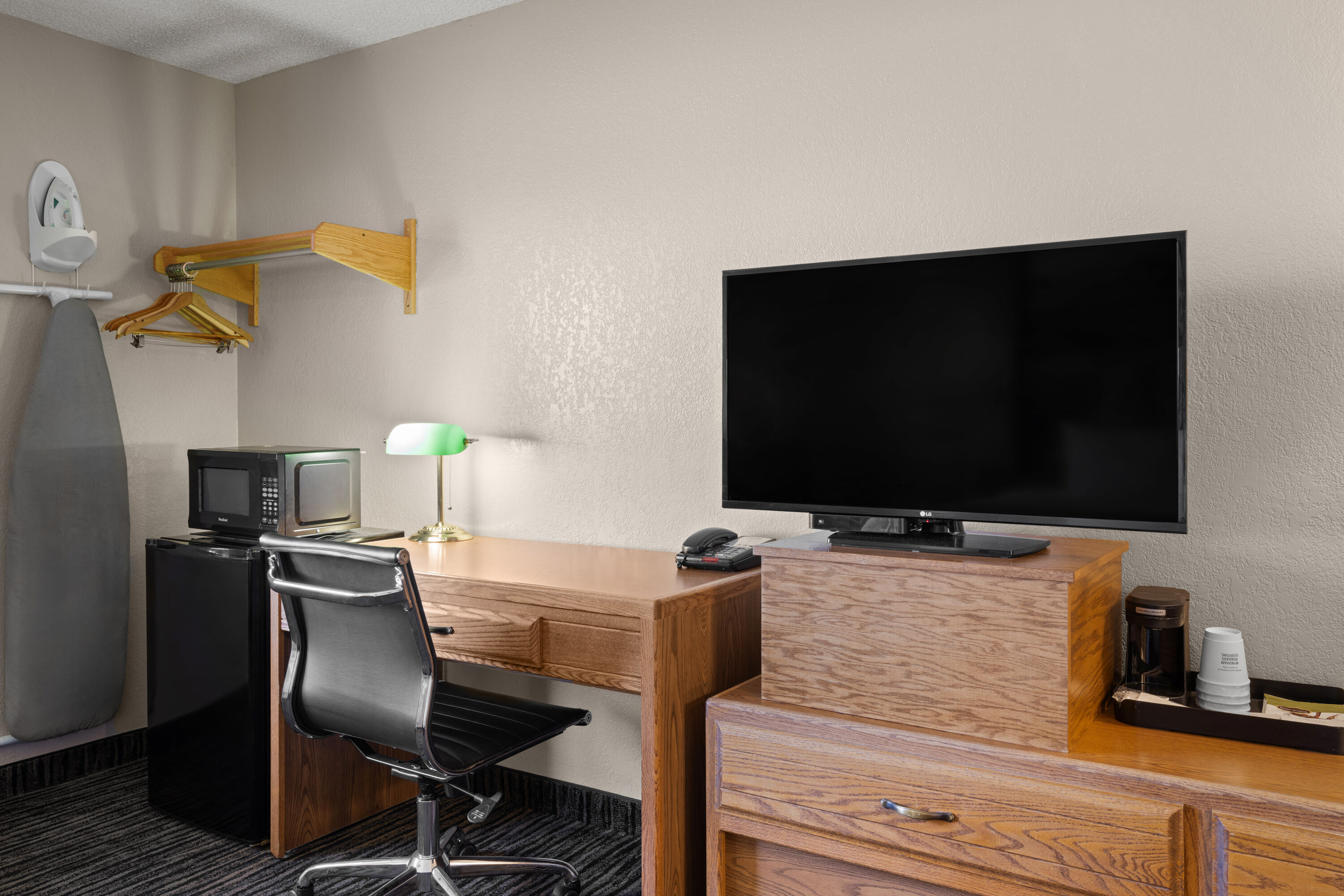 Guest room at the Super 8 by Wyndham Lewistown in Lewistown, Montana