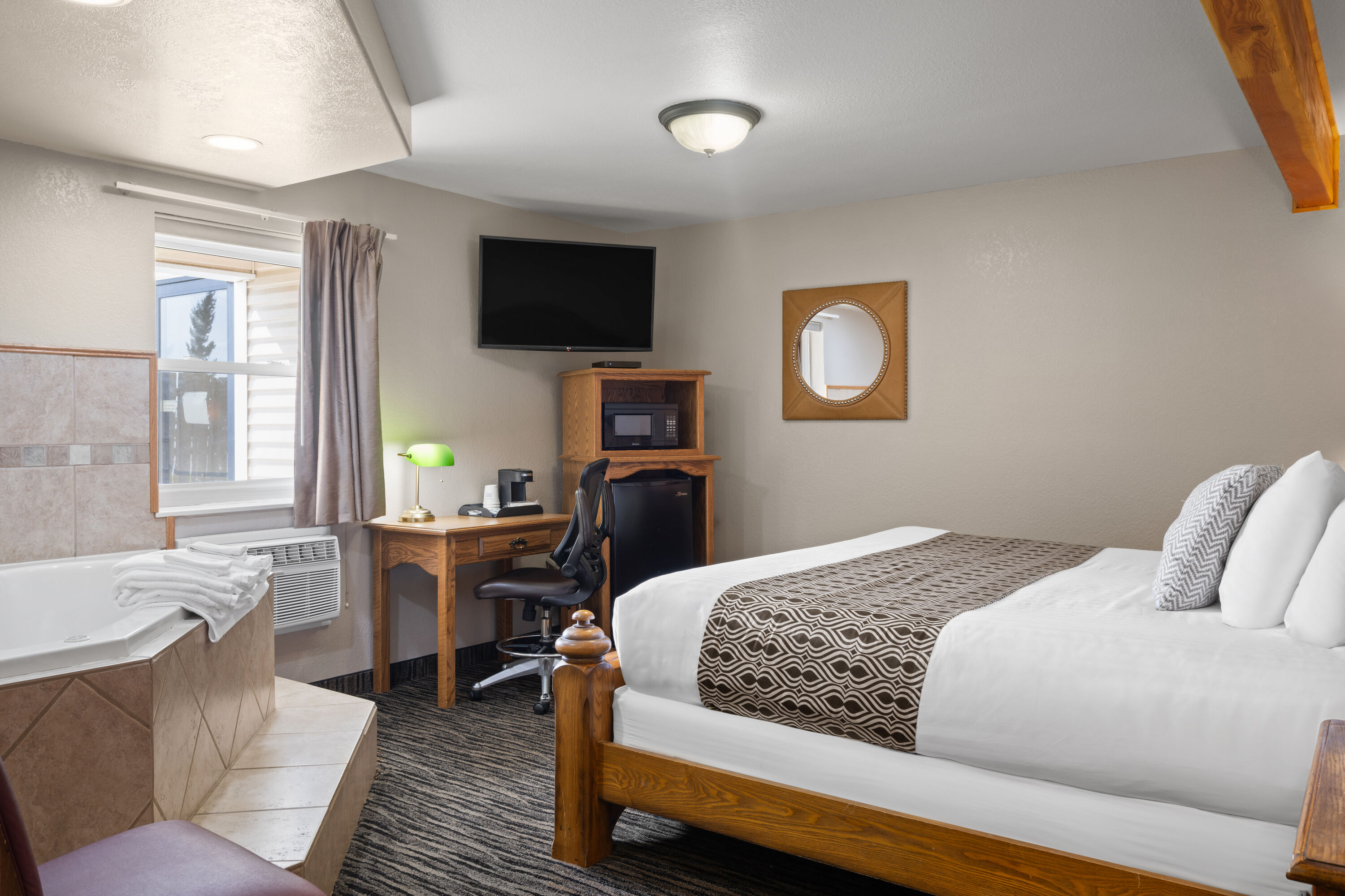 Super 8 by Wyndham Lewistown hot tub suite in Lewistown, Montana