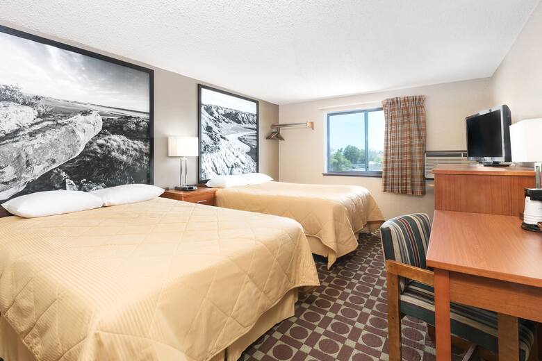 Guest room at the Super 8 Miles City in Miles City, Montana
