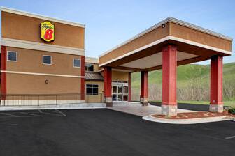 Exterior of Super 8 Asheville Tunnel Road hotel in Asheville, North Carolina