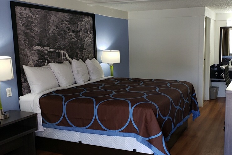 King bed guest room at the Super 8 by Wyndham Asheville/Biltmore in Asheville, North Carolina