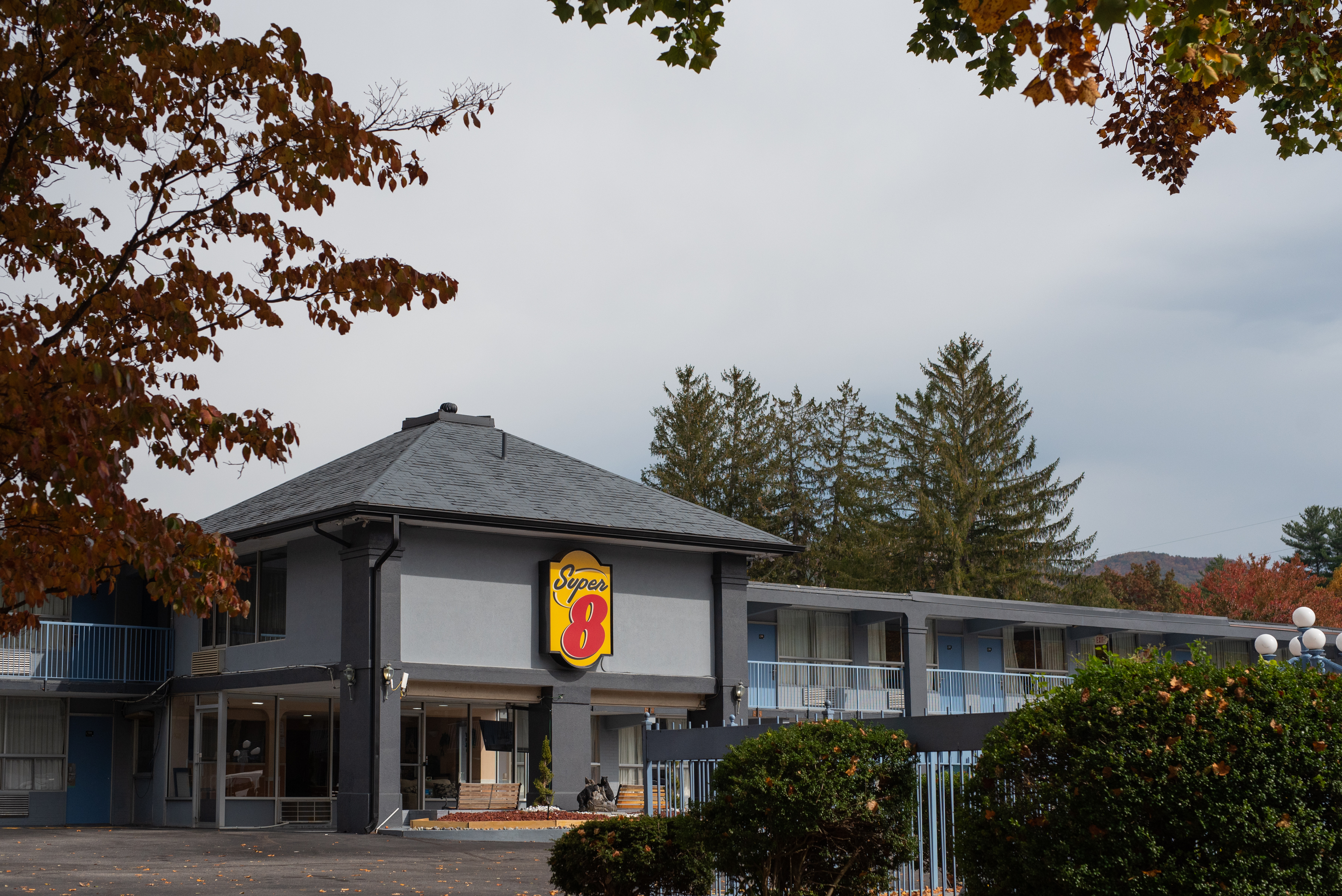 Exterior of Super 8 by Wyndham Black Mountain hotel in Black Mountain, North Carolina