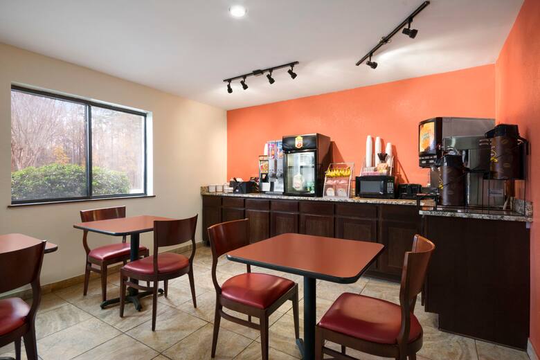 Super 8 Charlotte University restaurant in Charlotte, North Carolina