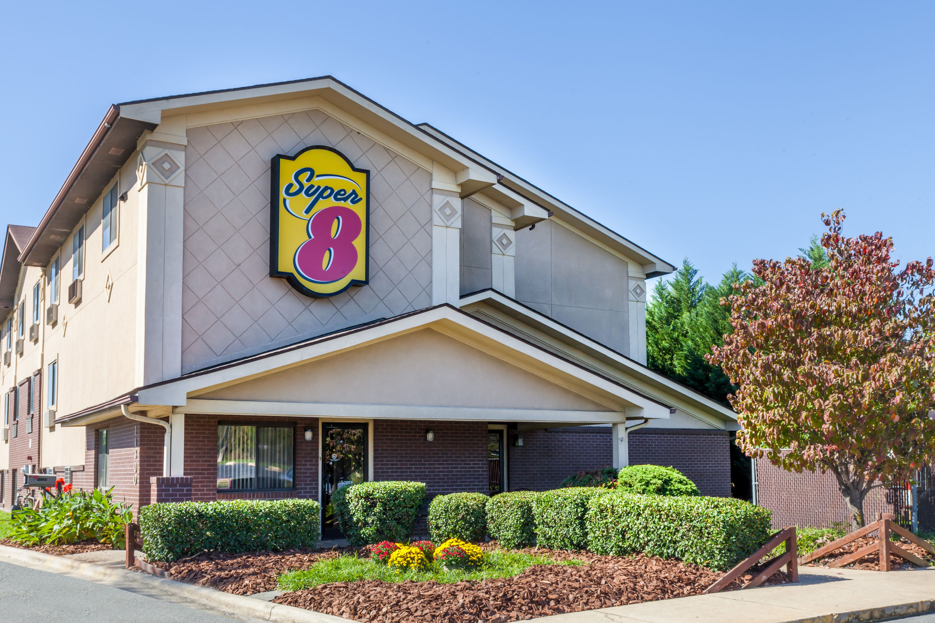 Exterior Day Image of Super 8 by Wyndham Charlotte/Amusement Park Area hotel in Charlotte, North Carolina
