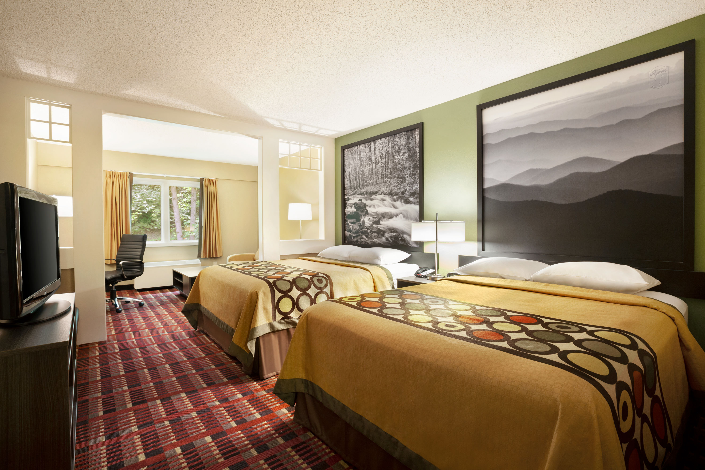 Queen bed guest room at the Super 8 by Wyndham Cherokee in Cherokee, North Carolina