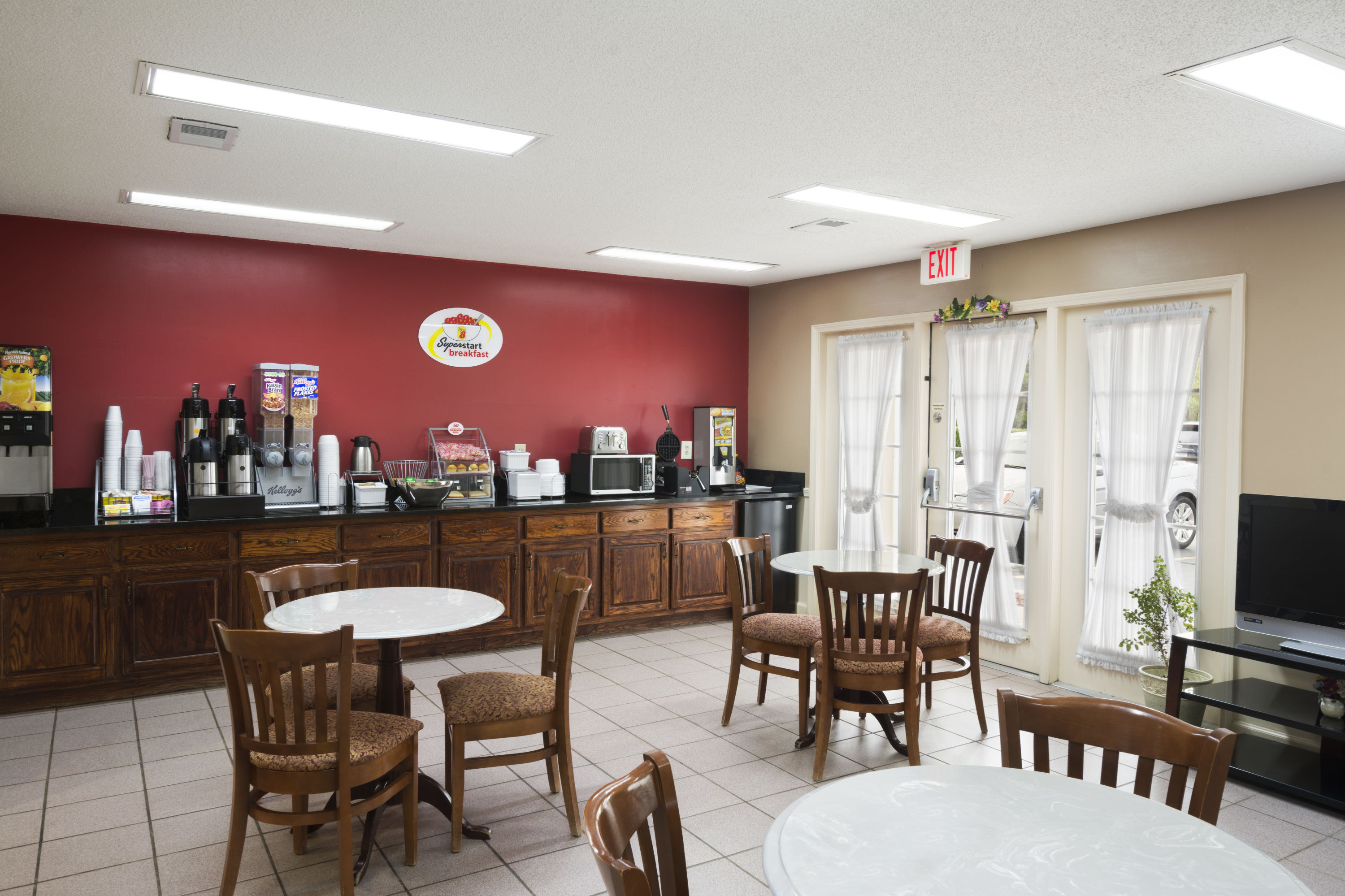 Super 8 by Wyndham Garner/Clayton/Raleigh restaurant in Garner, North Carolina