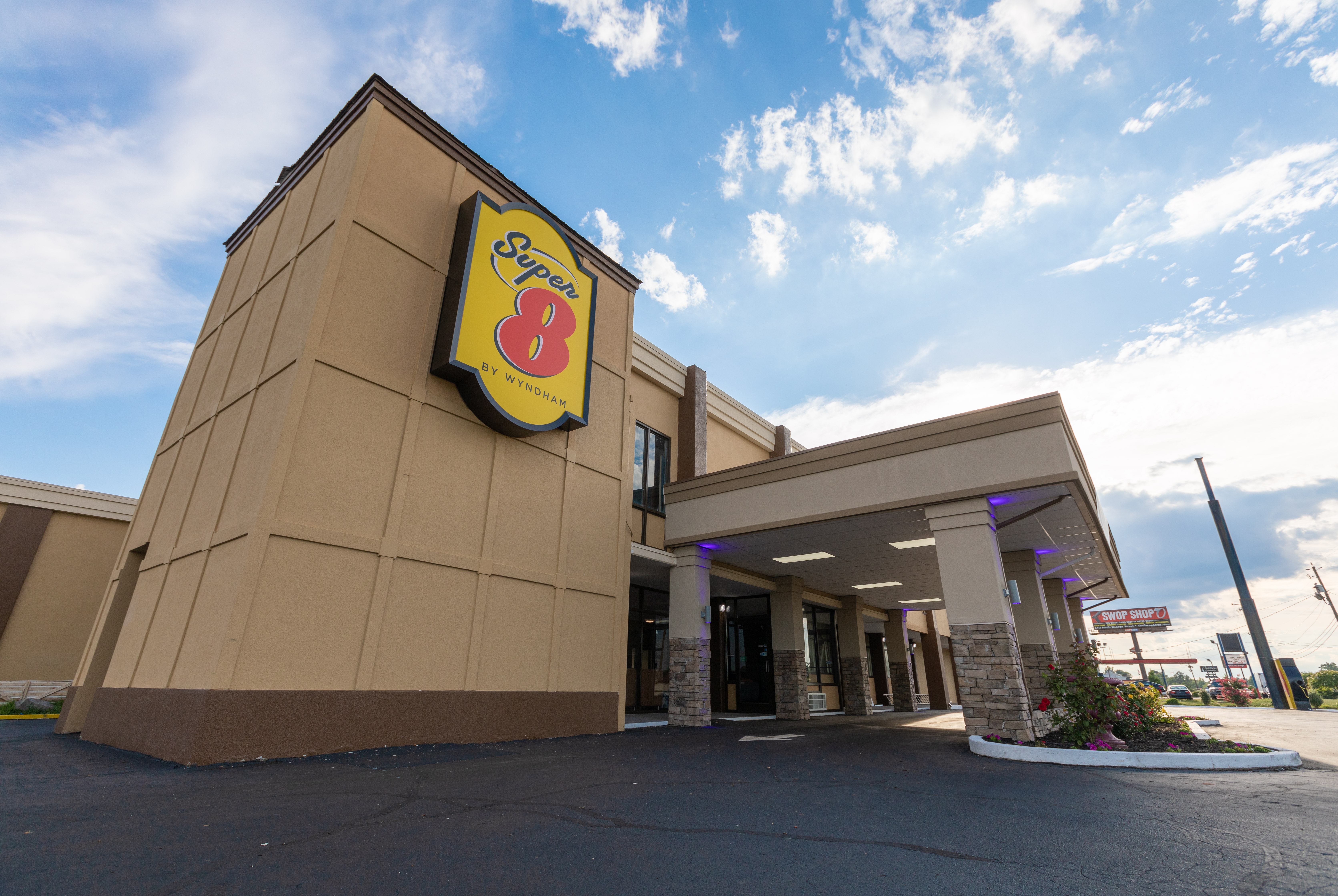 Exterior of Super 8 by Wyndham Goldsboro hotel in Goldsboro, North Carolina