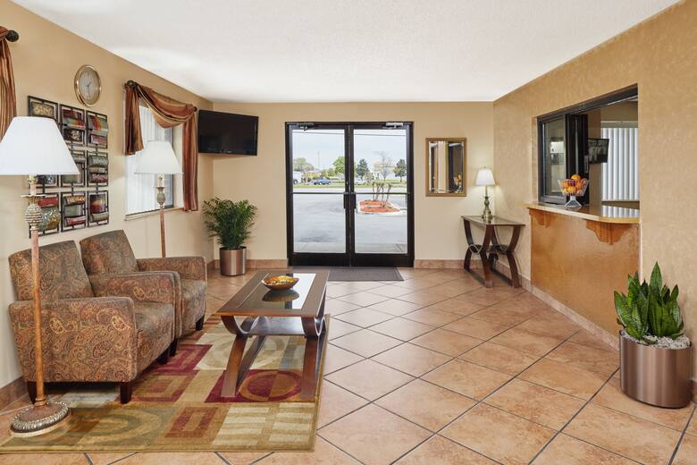Super 8 Greenville hotel lobby in Greenville, North Carolina