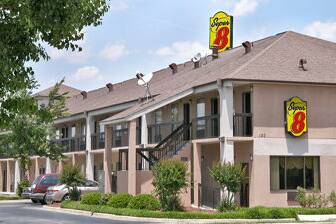 Exterior of Super 8 Lumberton hotel in Lumberton, North Carolina