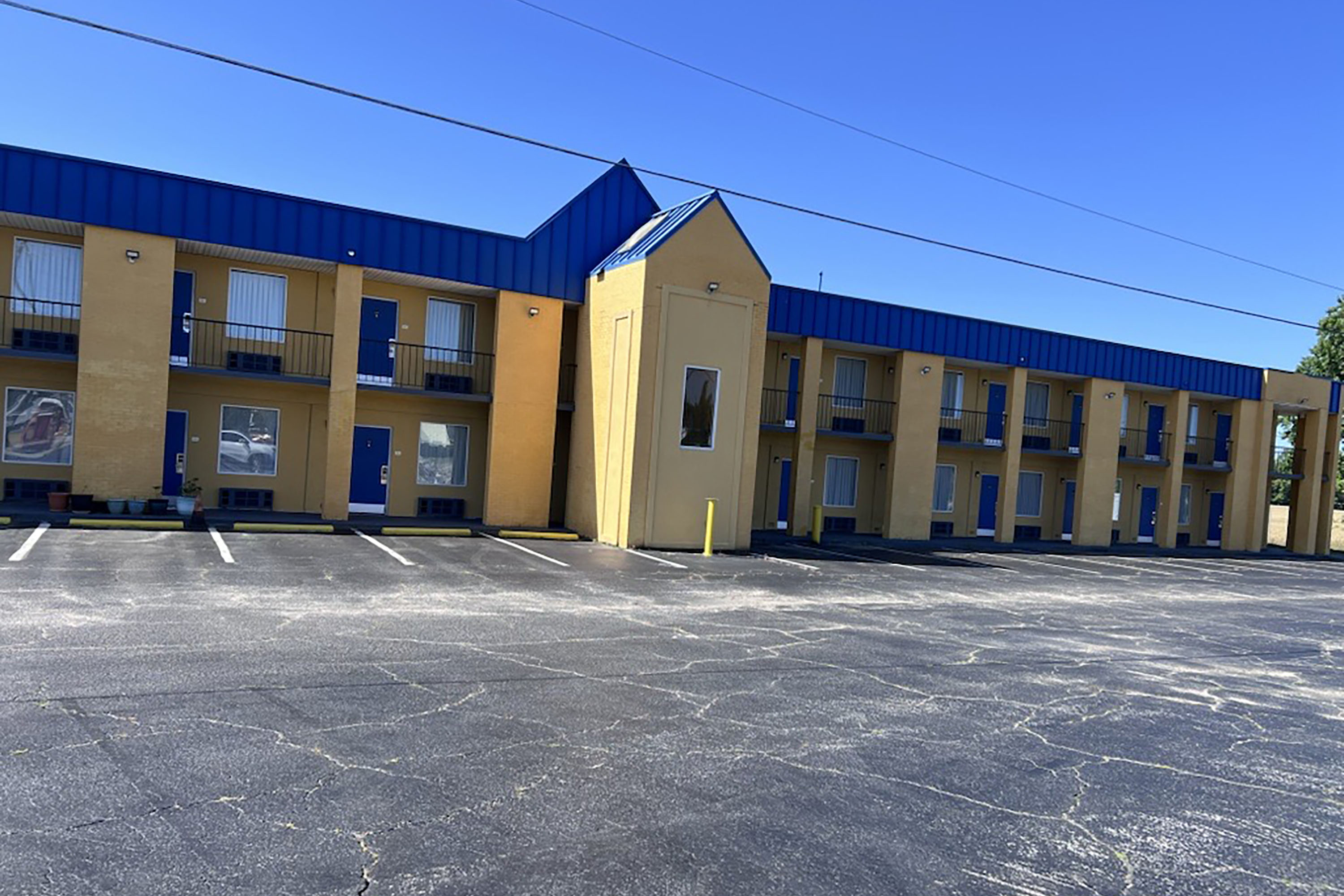 Exterior of Super 8 by Wyndham Lumberton NC hotel in Lumberton, North Carolina